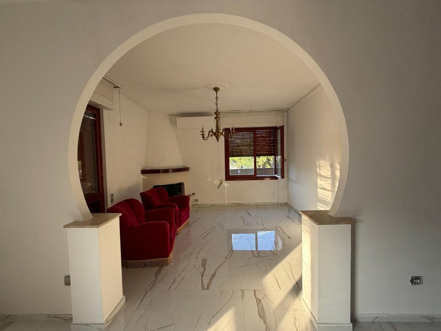 Attico con terrazzi, Carrara zona stadio