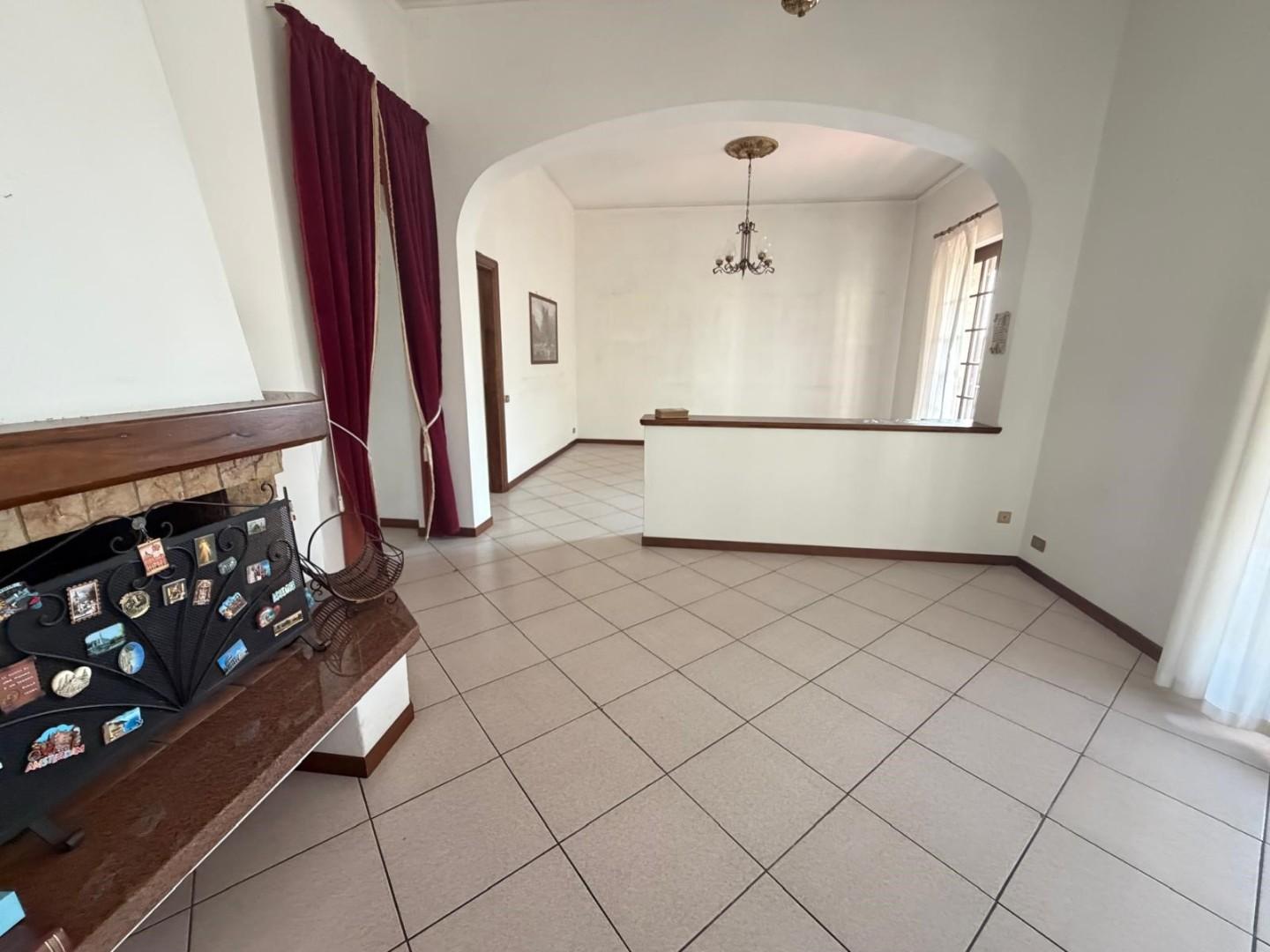 Villa con giardino, Ortonovo isola
