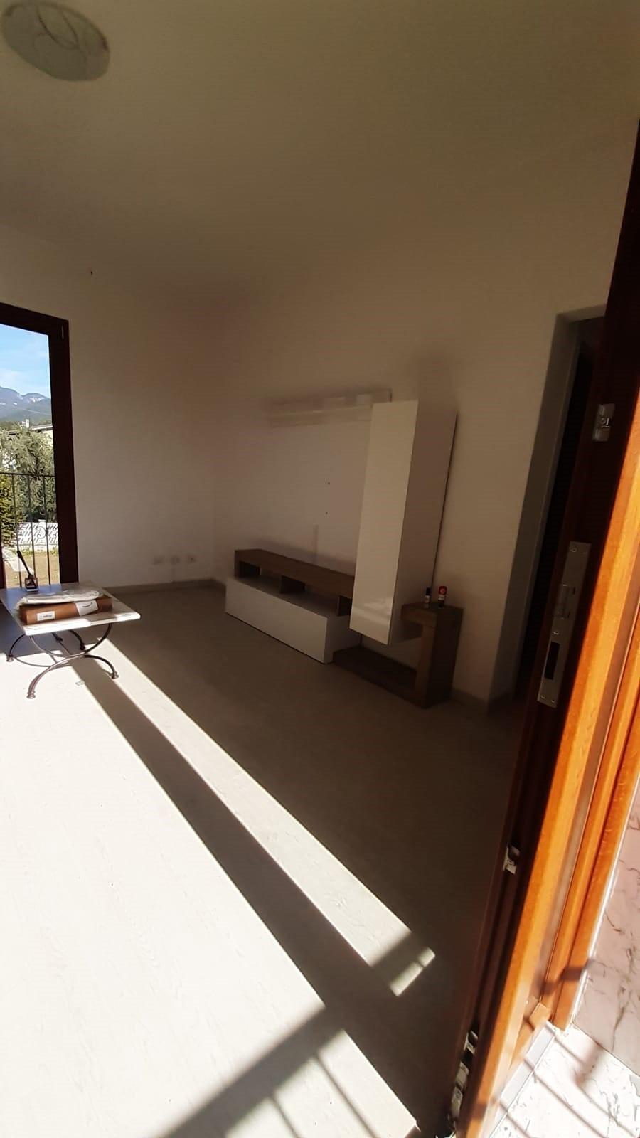 Casa indipendente con giardino, Ortonovo isola