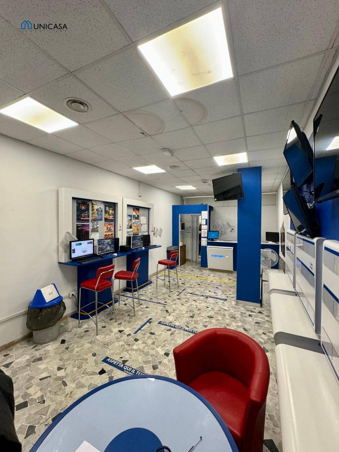 Locale commerciale in vendita a Roma, Appia Nuova