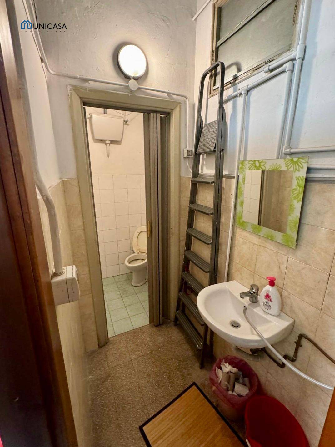 Locale commerciale in vendita a Roma, Appia Nuova