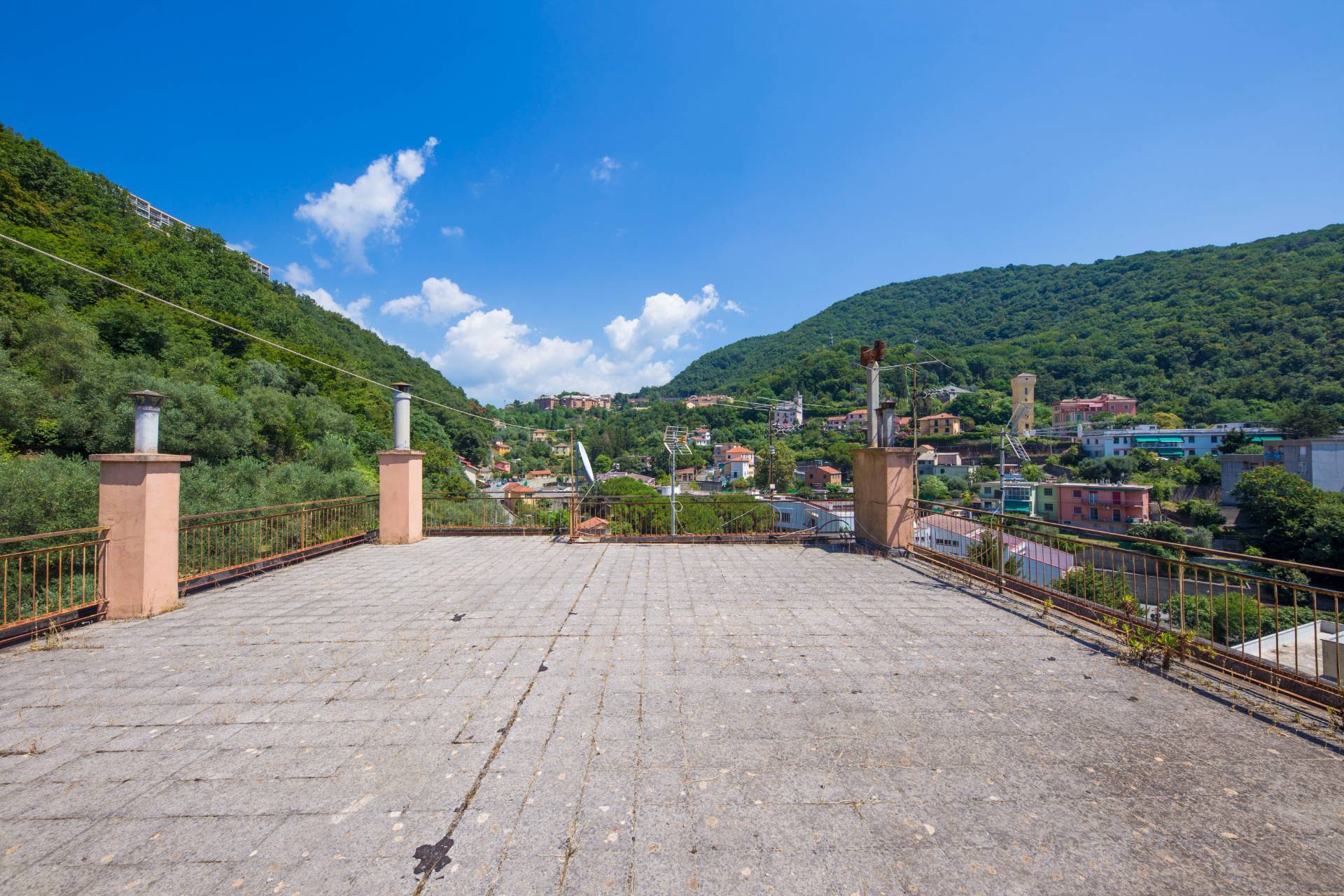 Appartamento con terrazzo, Genova molassana