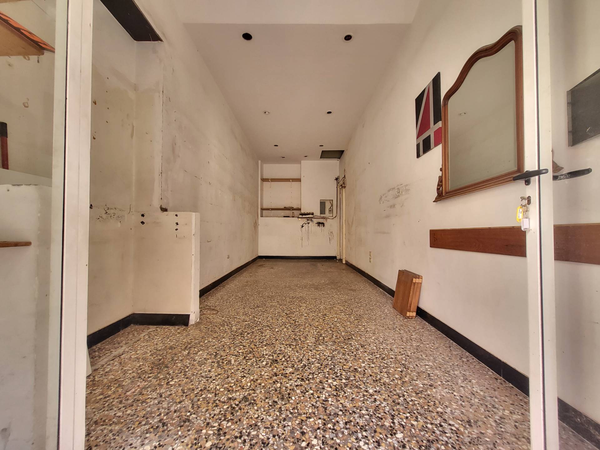 Locale commerciale in affitto a Genova, San Fruttuoso