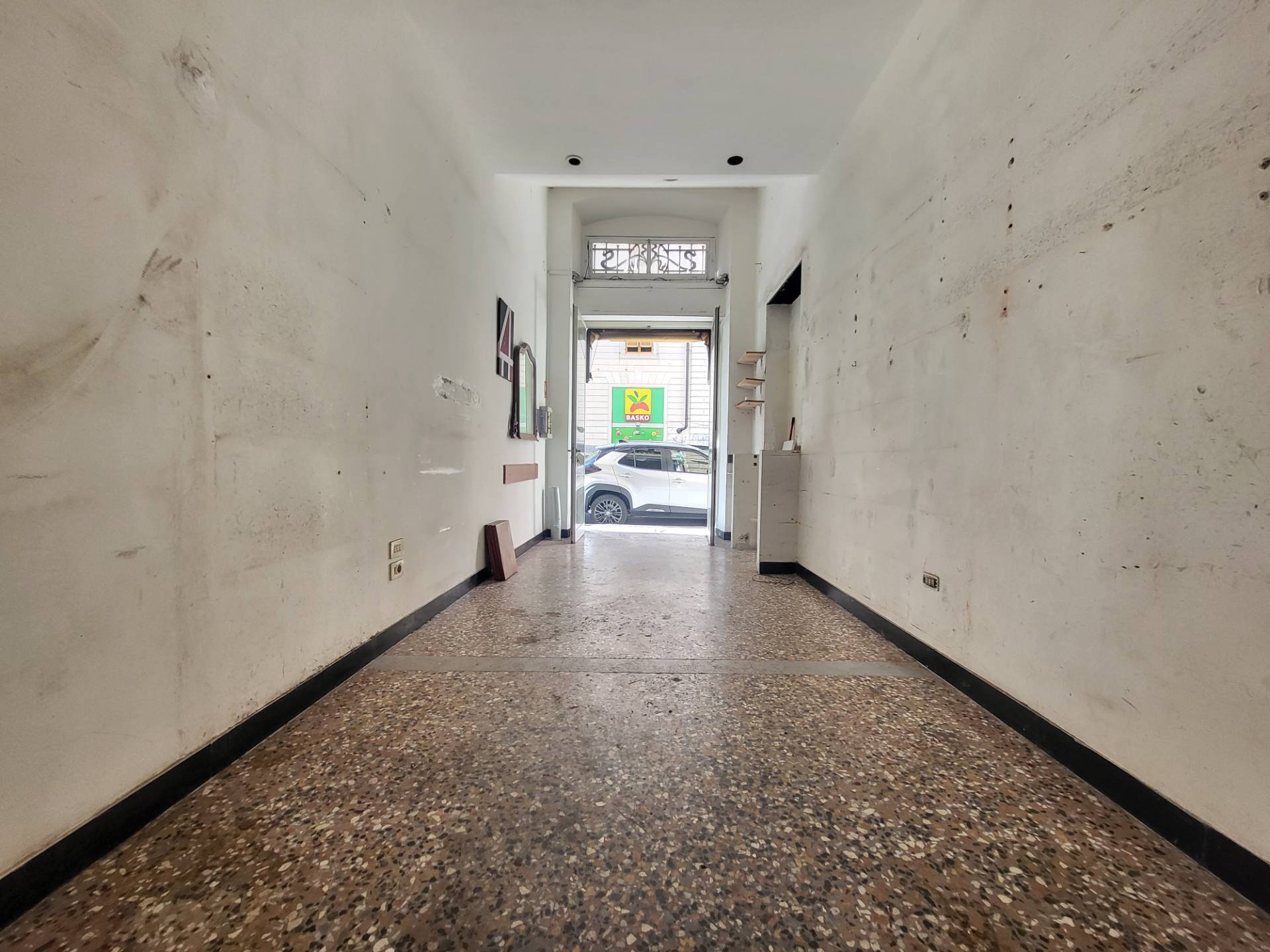 Locale commerciale in affitto a Genova, San Fruttuoso