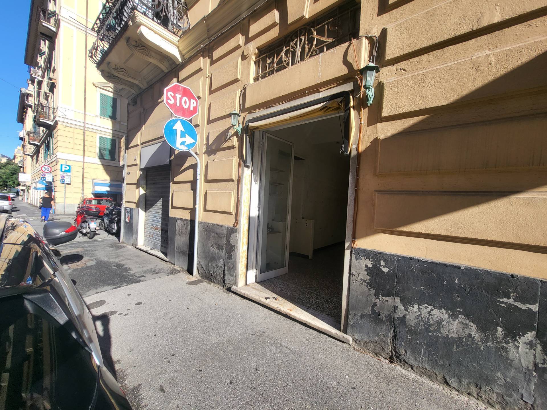 Locale commerciale in affitto a Genova, San Fruttuoso