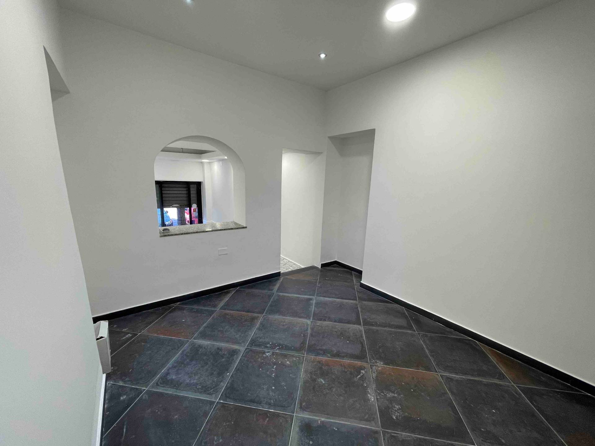 Negozio in vendita a Genova, San Fruttuoso