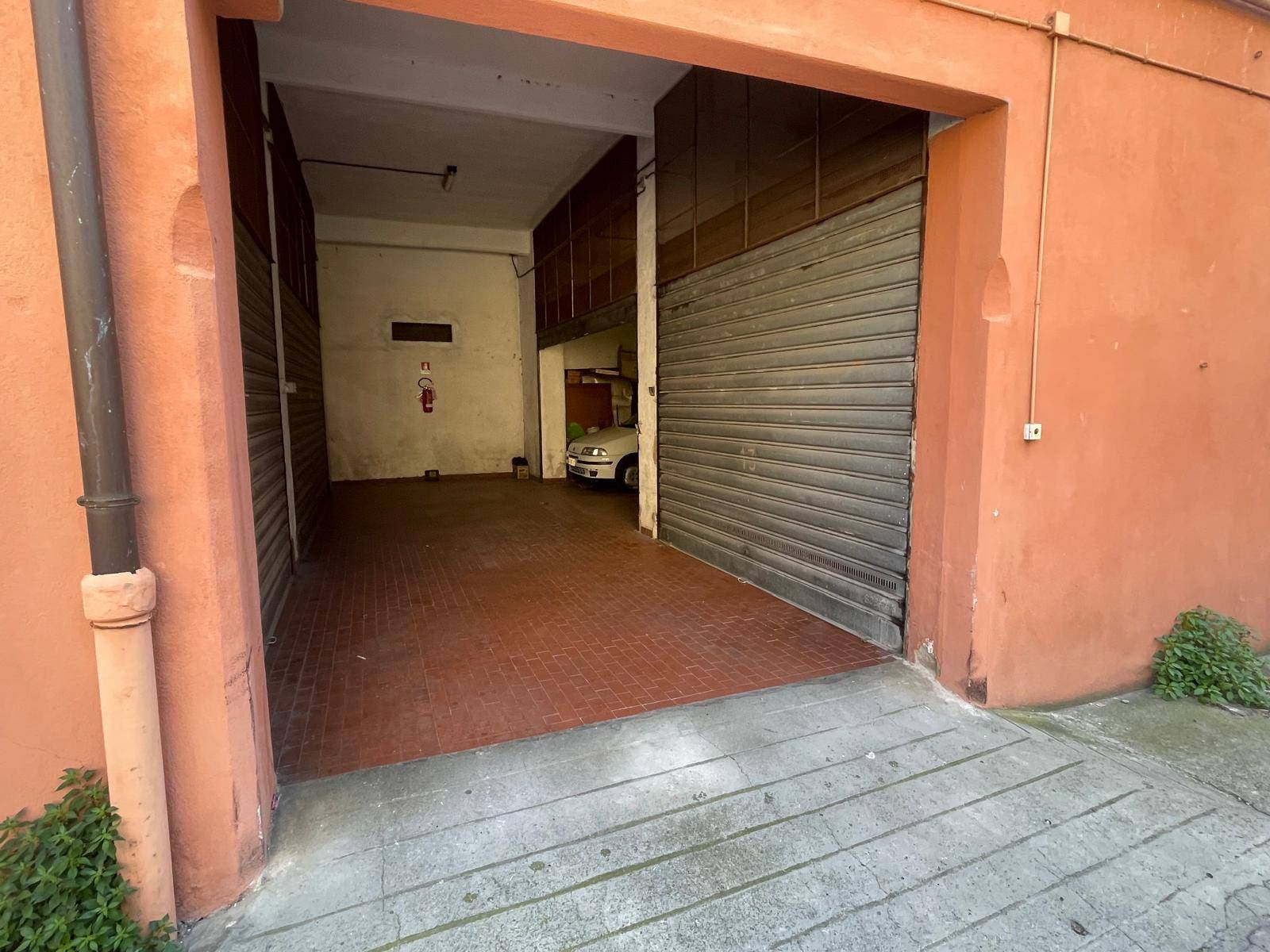 Box in vendita a Genova, Marassi