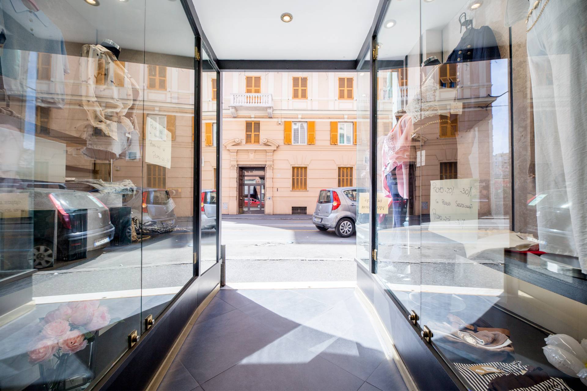 Locale commerciale in vendita a Genova, San Fruttuoso