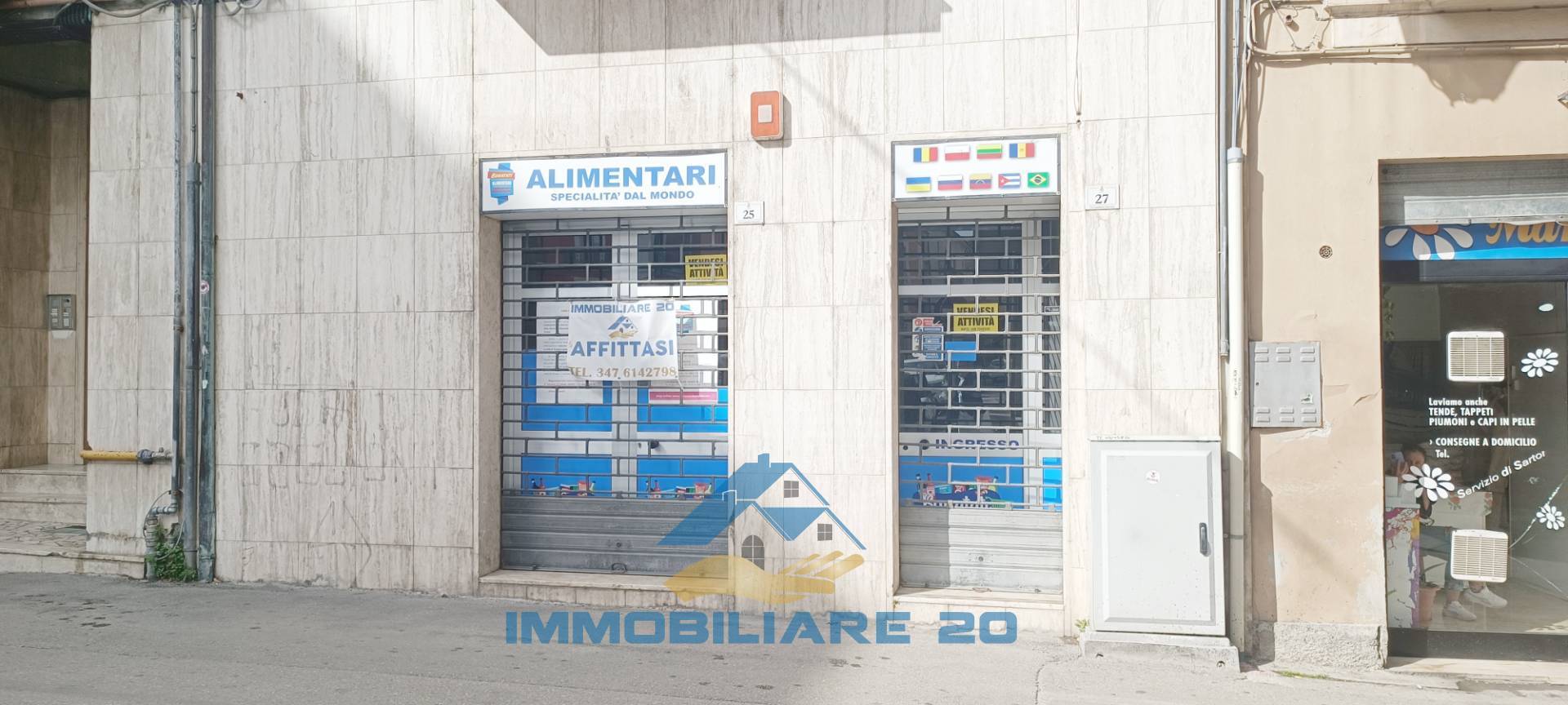 Locale commerciale in affitto a Teramo, Centro