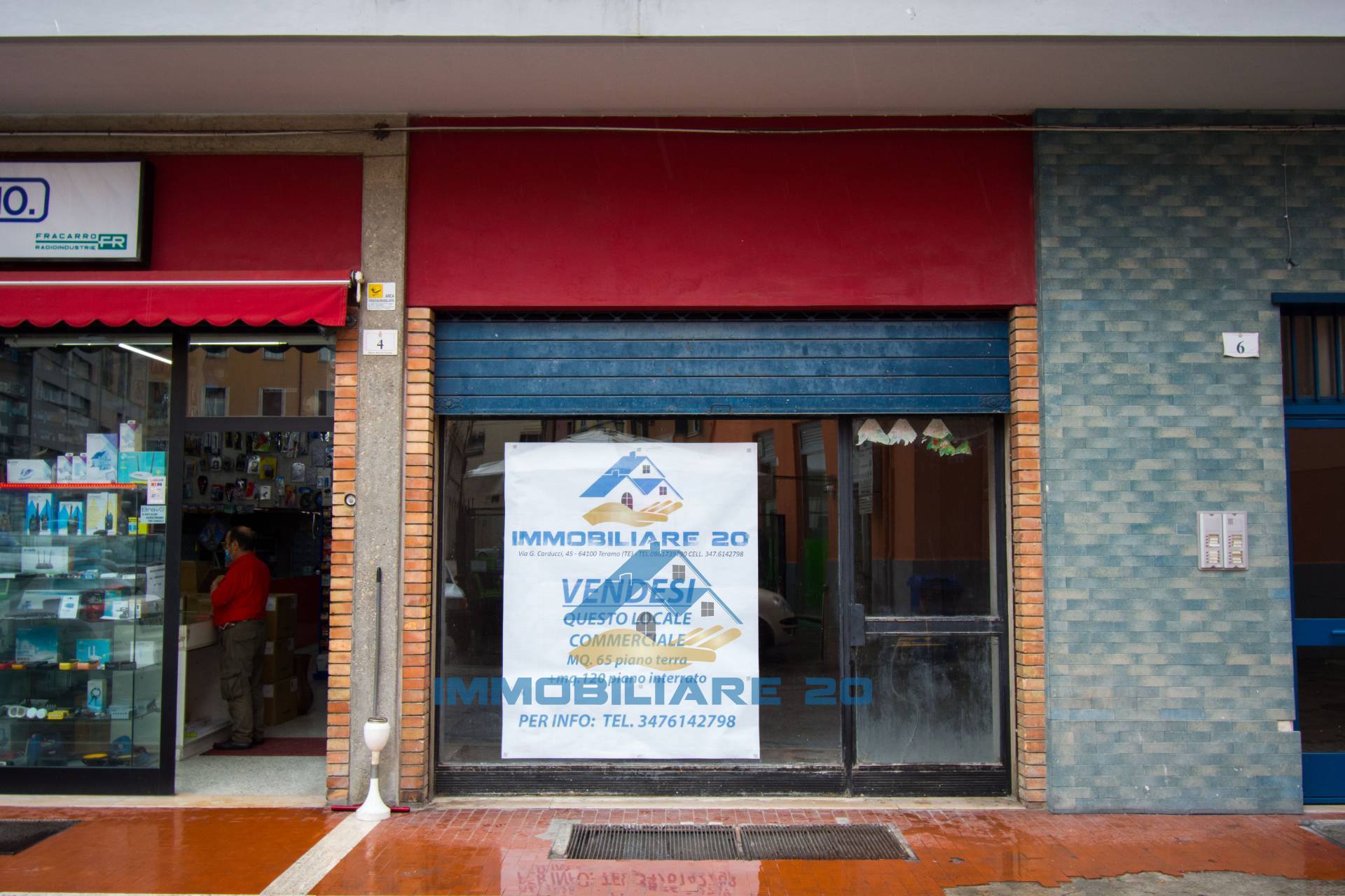 Locale commerciale in vendita a Teramo, Centro
