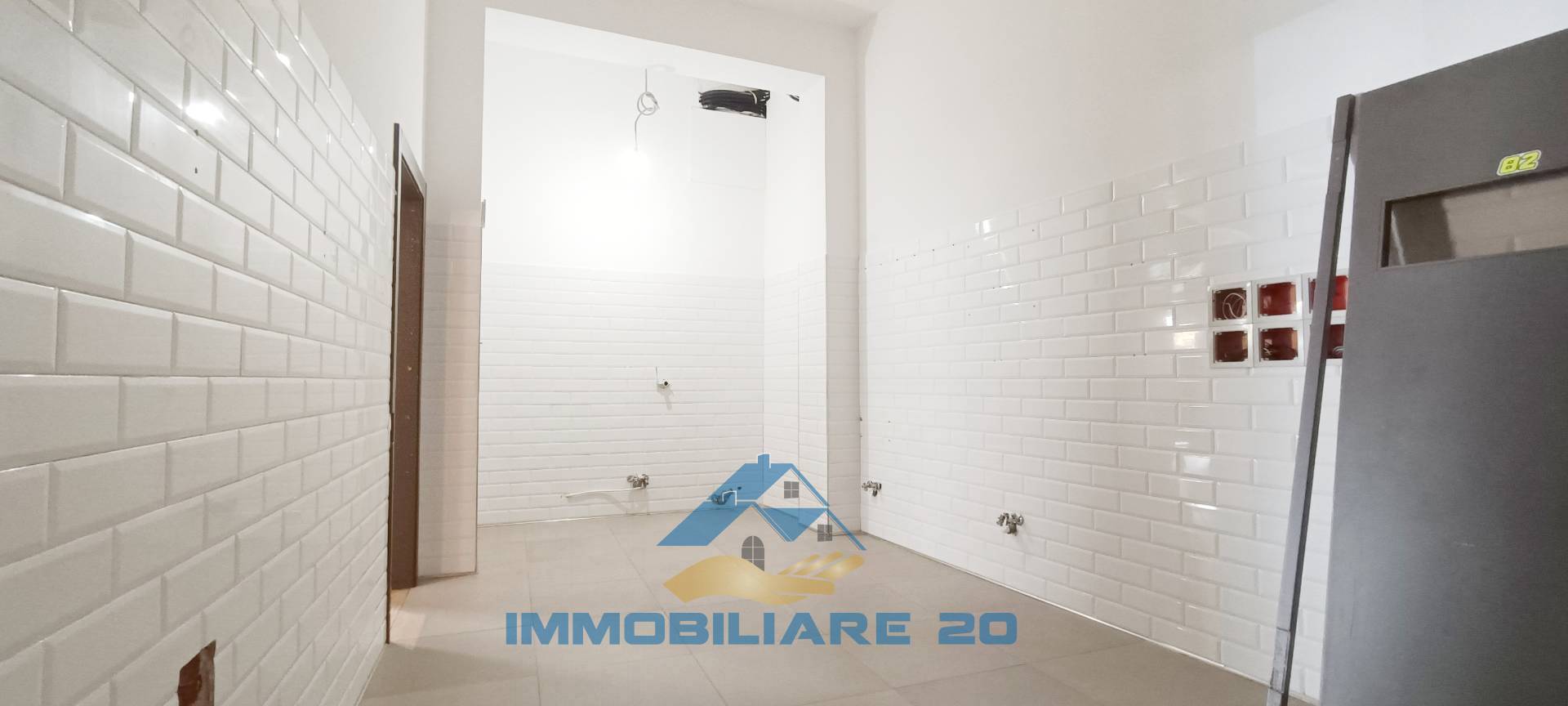 Locale commerciale in vendita a Teramo, Centro