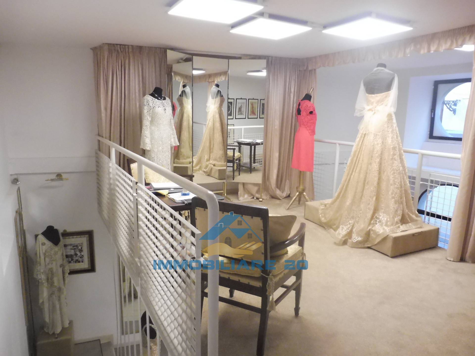 Locale commerciale in vendita a Teramo, Centro