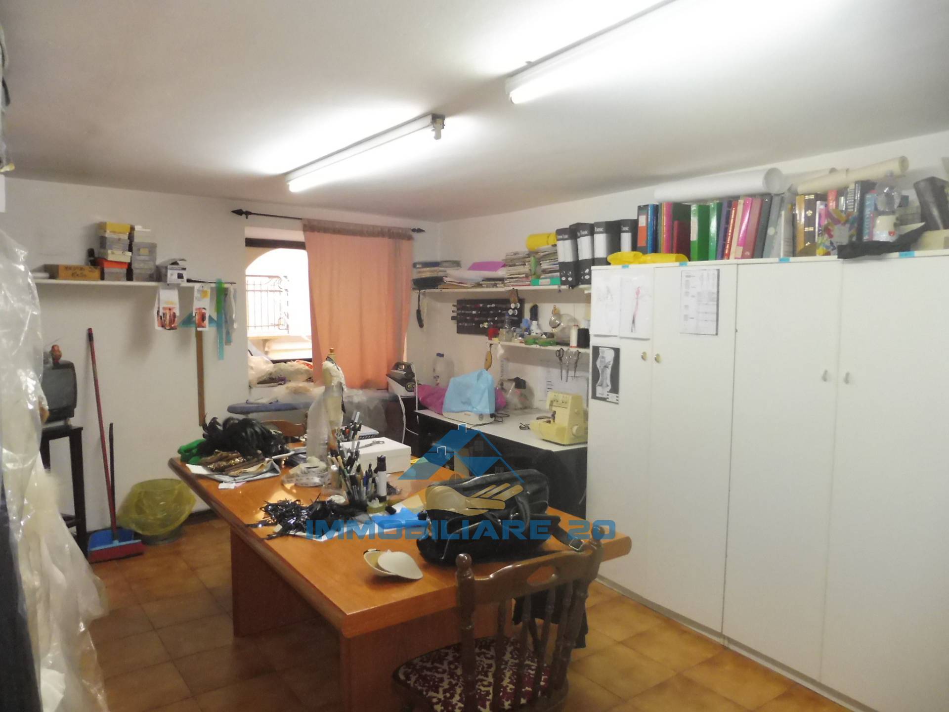 Locale commerciale in vendita a Teramo, Centro