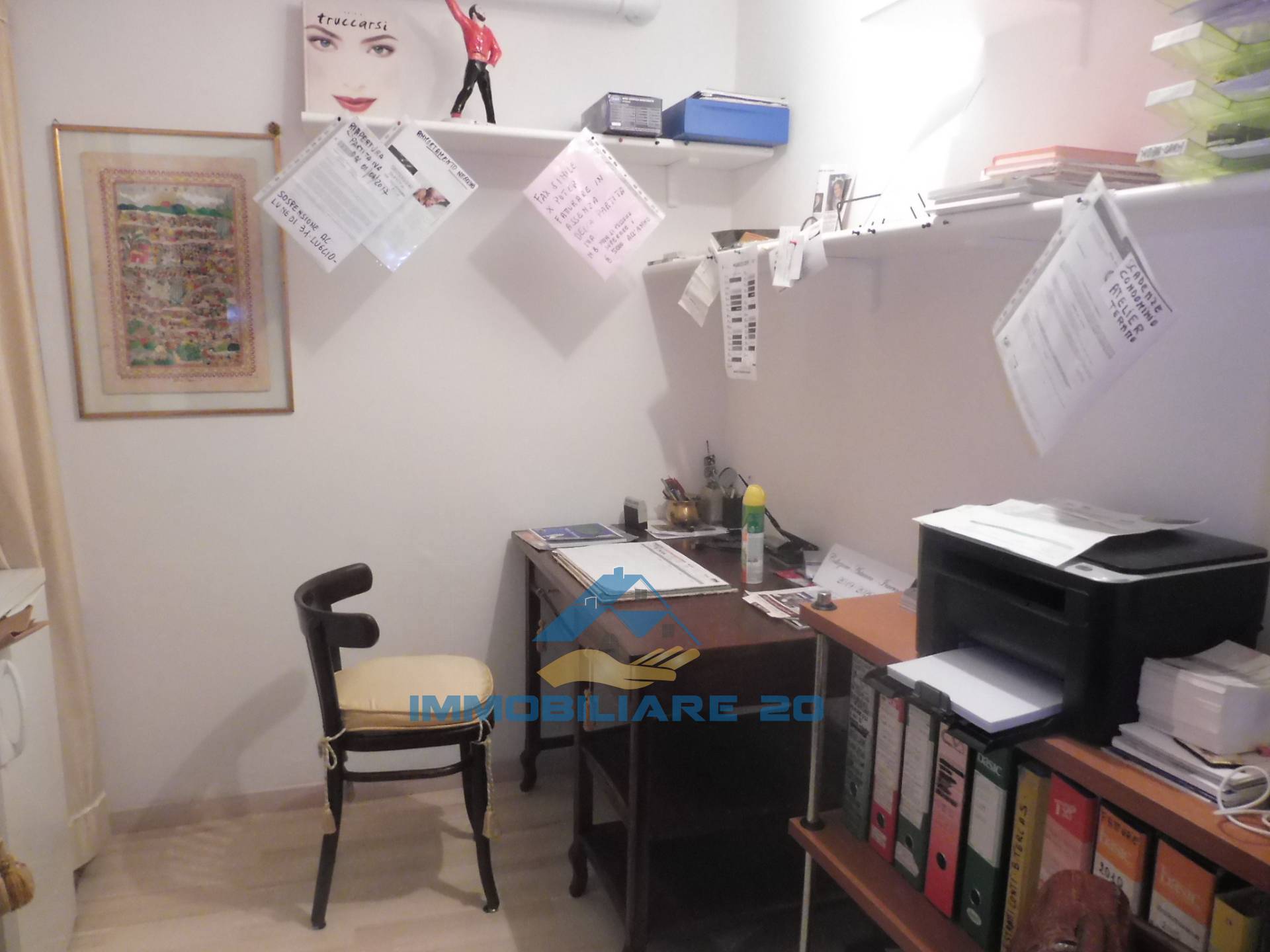 Locale commerciale in vendita a Teramo, Centro