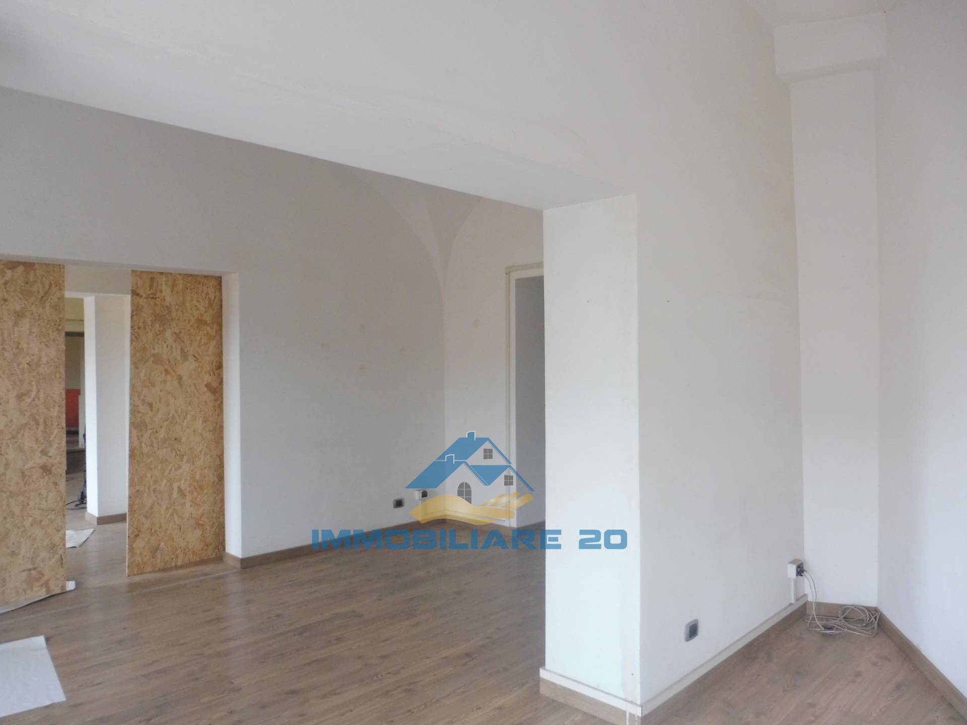 Locale commerciale in vendita a Teramo, Centro