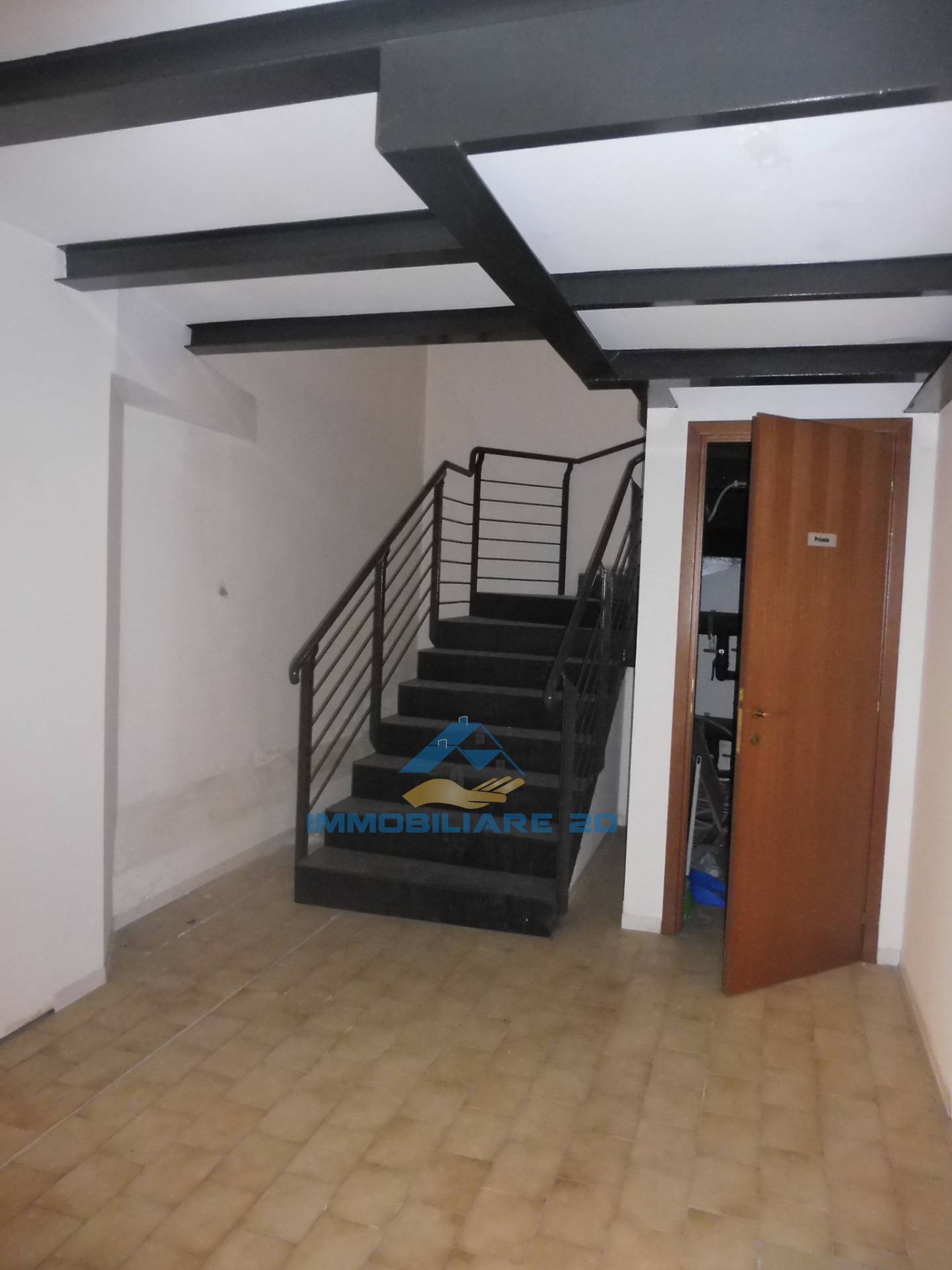 Locale commerciale in affitto a Teramo, Centro