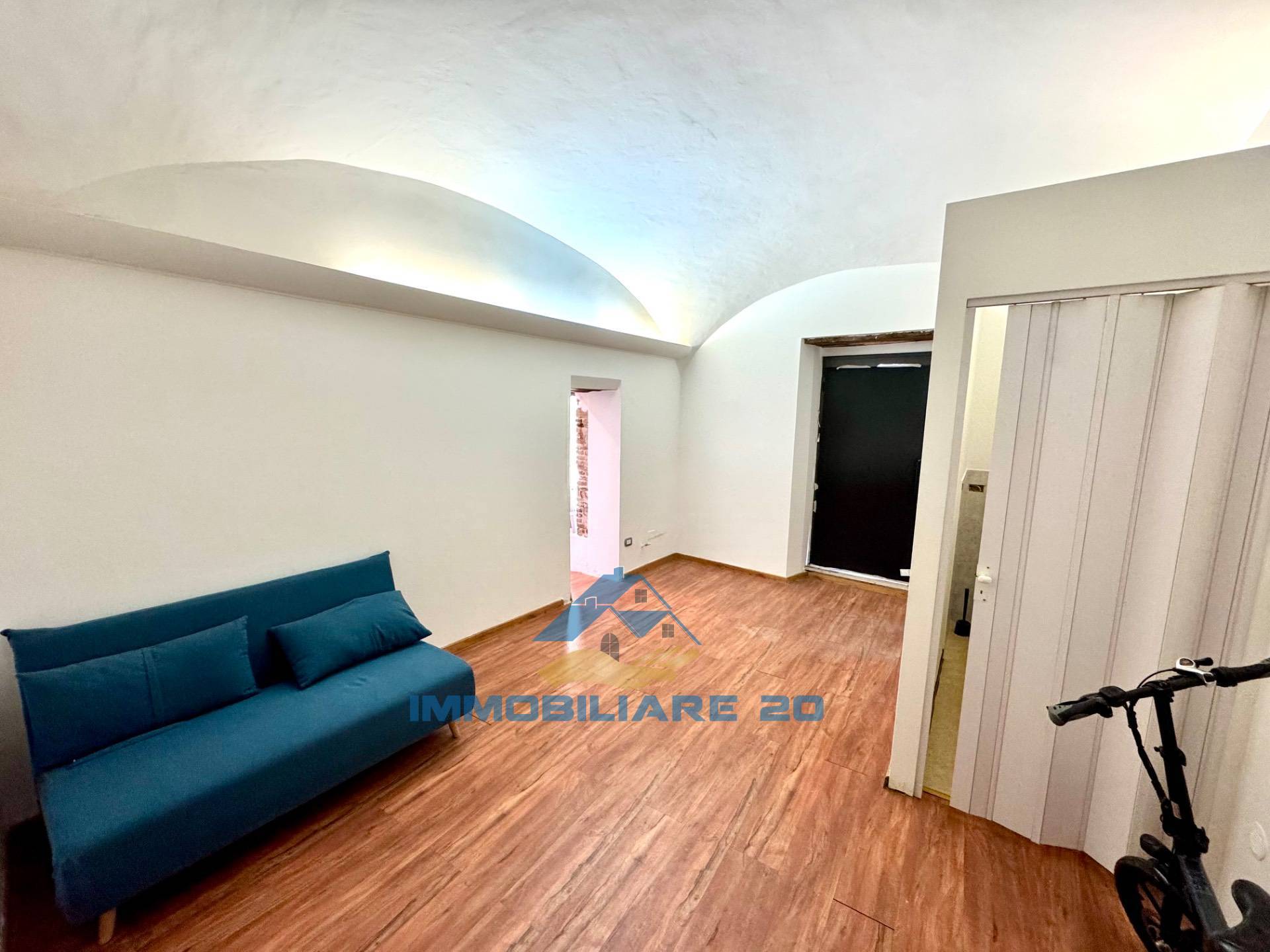 Locale commerciale in affitto a Teramo, Centro