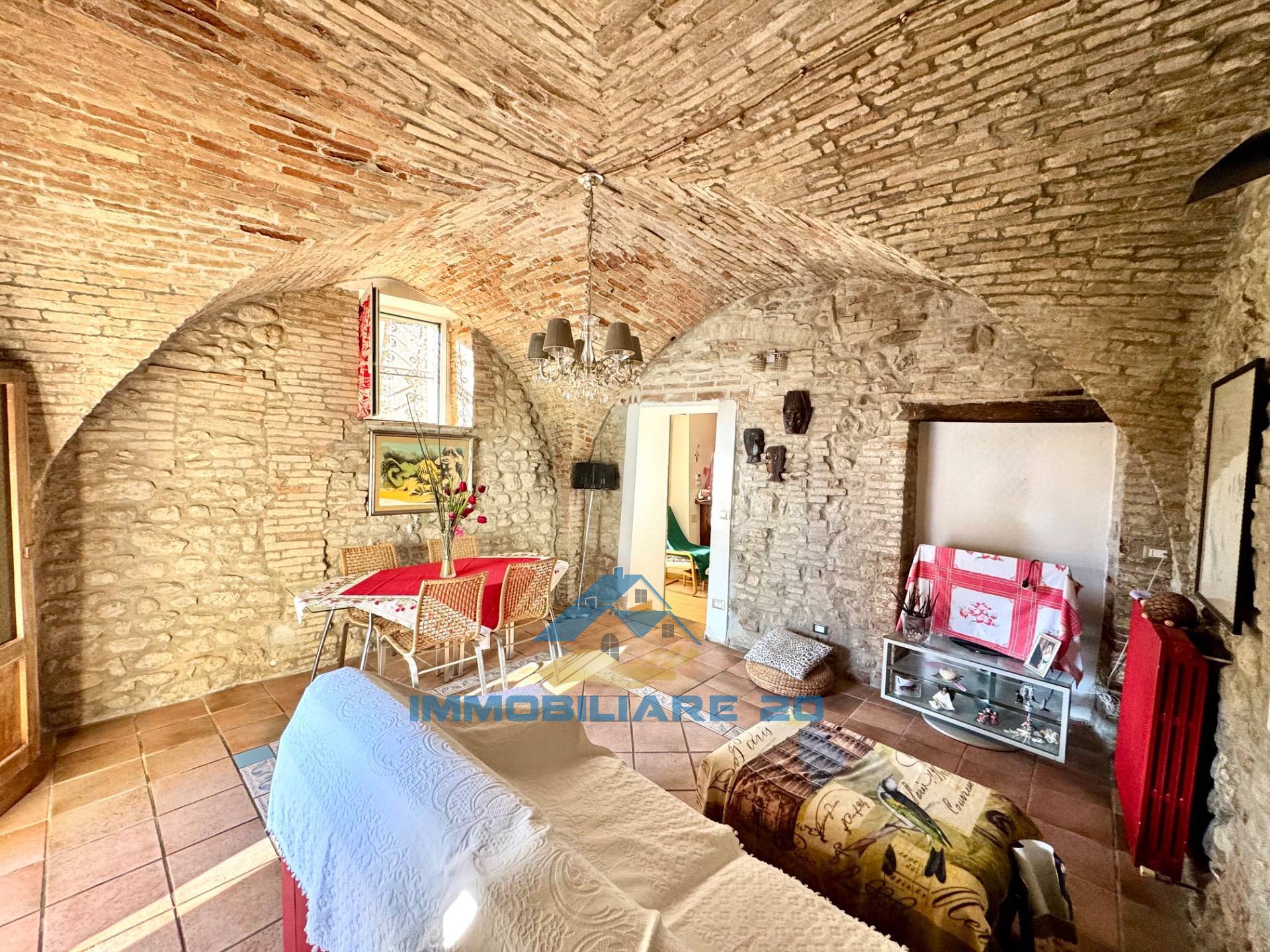 Appartamento indipendente in vendita a Teramo, Centro