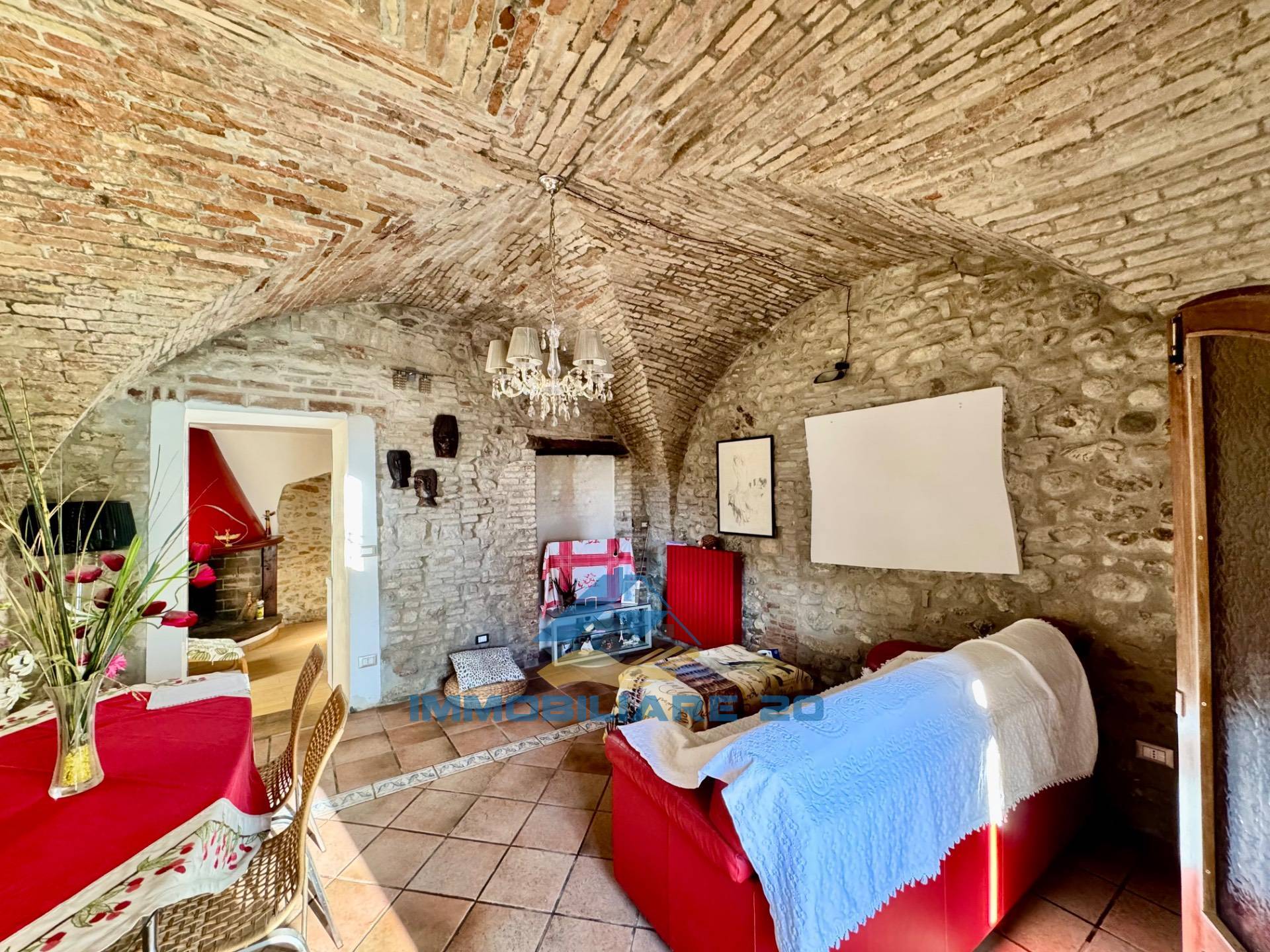 Appartamento indipendente in vendita a Teramo, Centro