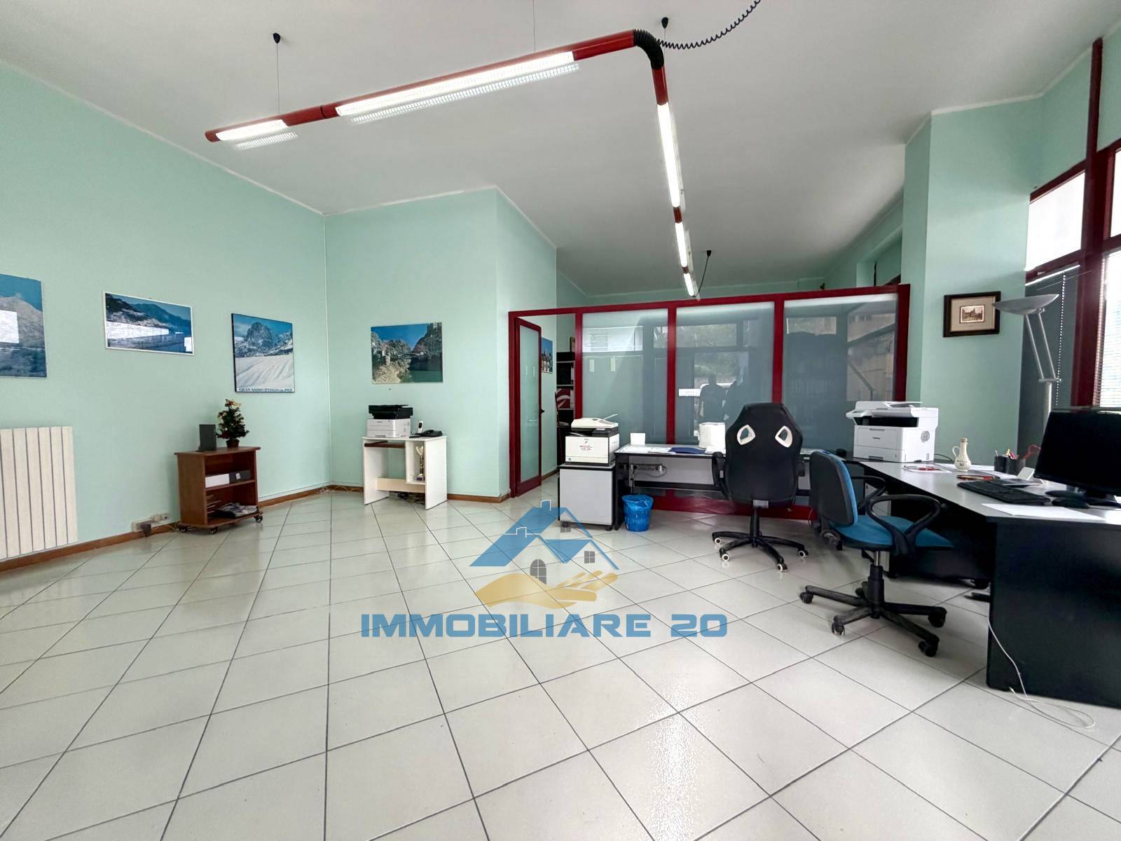 Locale commerciale in vendita a Teramo, Prima periferia