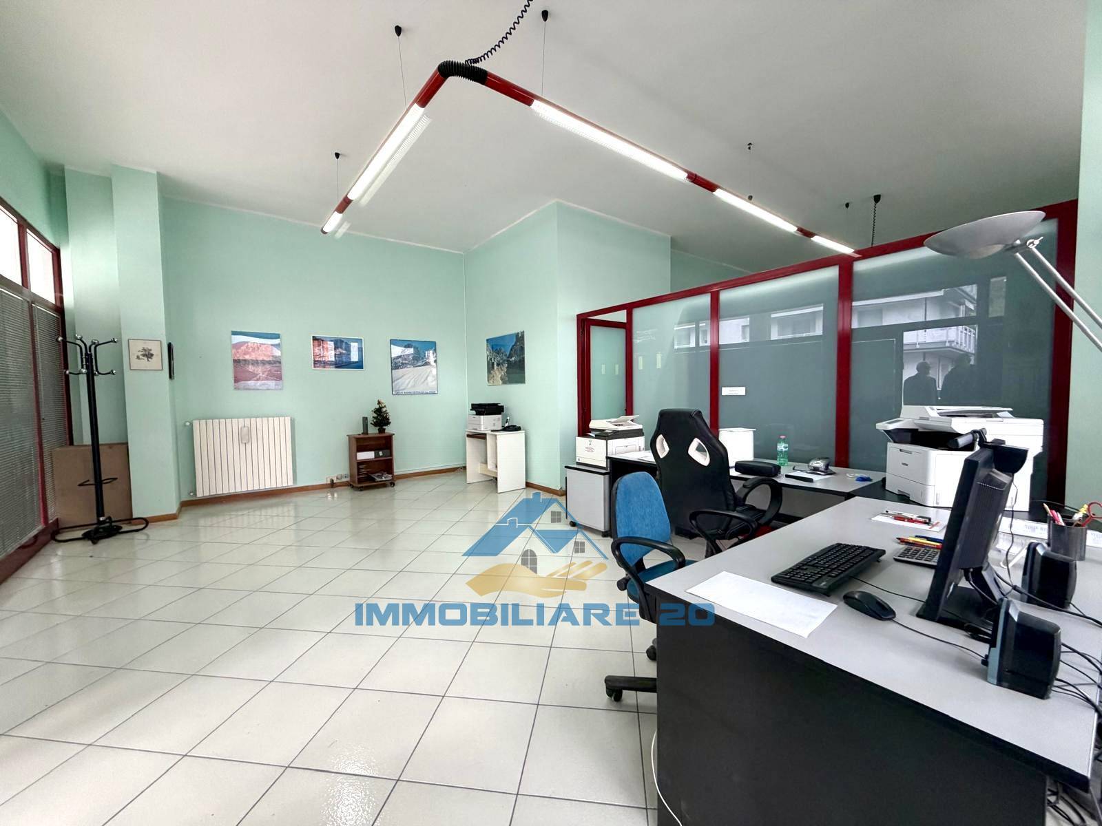 Locale commerciale in vendita a Teramo, Prima periferia