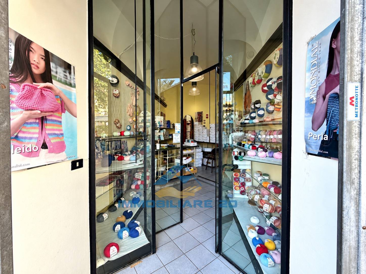 Locale commerciale in affitto a Teramo, Centro
