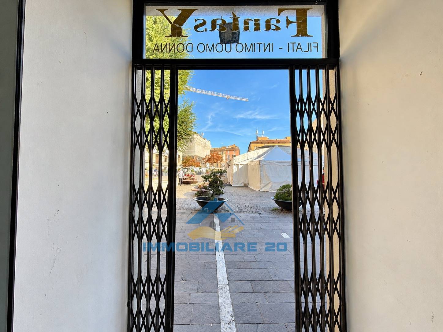 Locale commerciale in affitto a Teramo, Centro