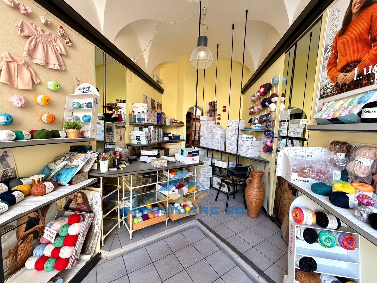 Locale commerciale in affitto a Teramo, Centro