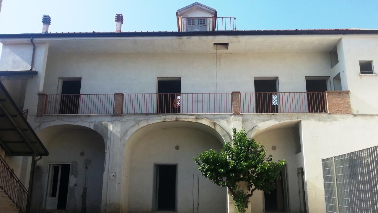 Stabile/Palazzo in vendita a Santa Maria Capua Vetere