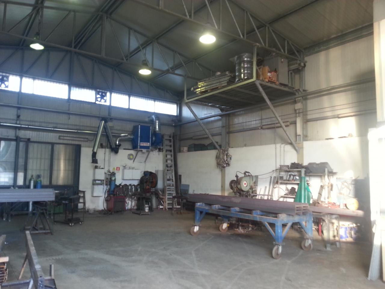 CAPANNONE INDUSTRIALE in vendita a Giugliano in Campania