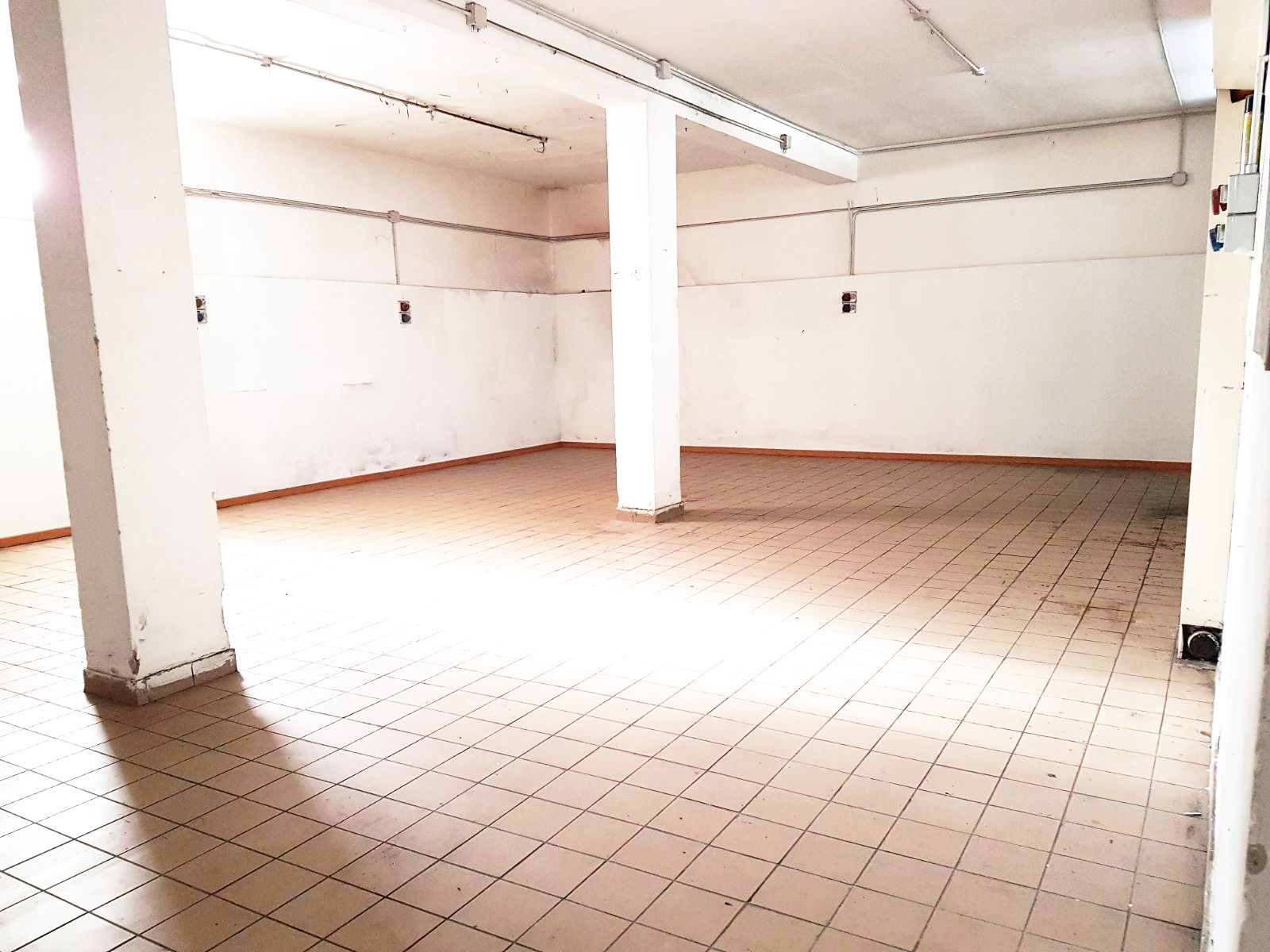 NEGOZIO in vendita a Giugliano in Campania