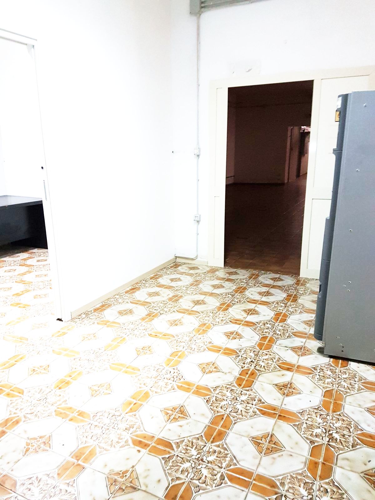 NEGOZIO in vendita a Giugliano in Campania