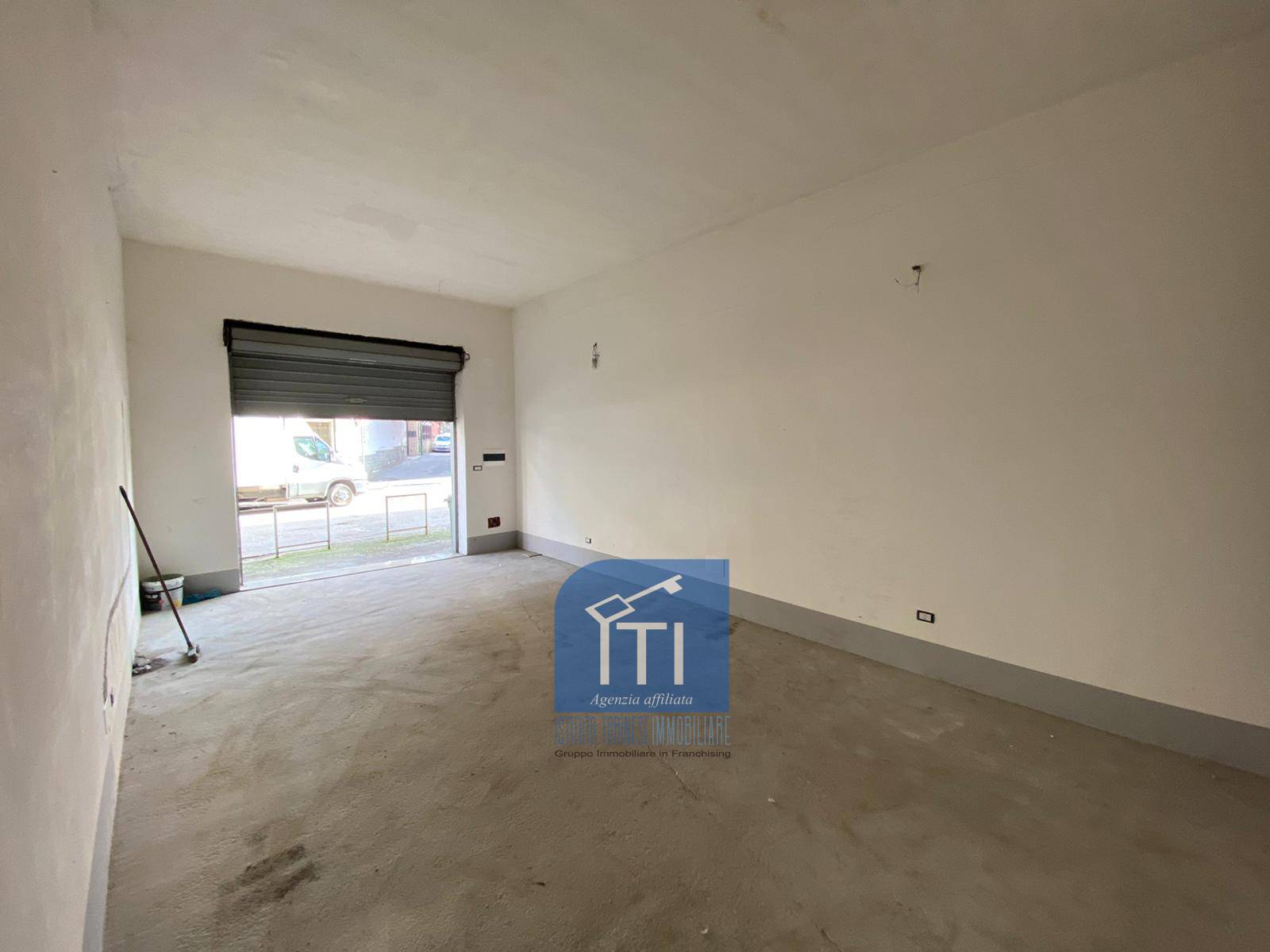 NEGOZIO in affitto a Qualiano
