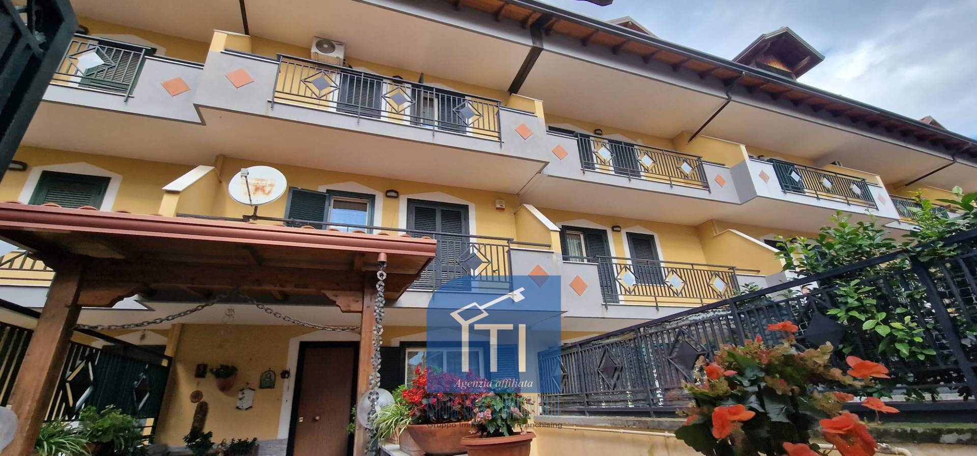 VILLINO A SCHIERA in vendita a Giugliano in Campania