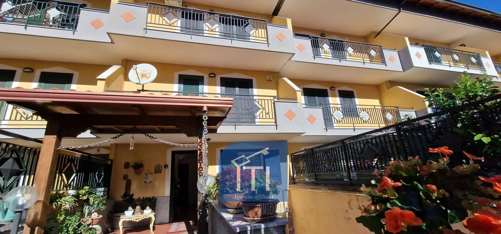 VILLINO A SCHIERA in vendita a Giugliano in Campania