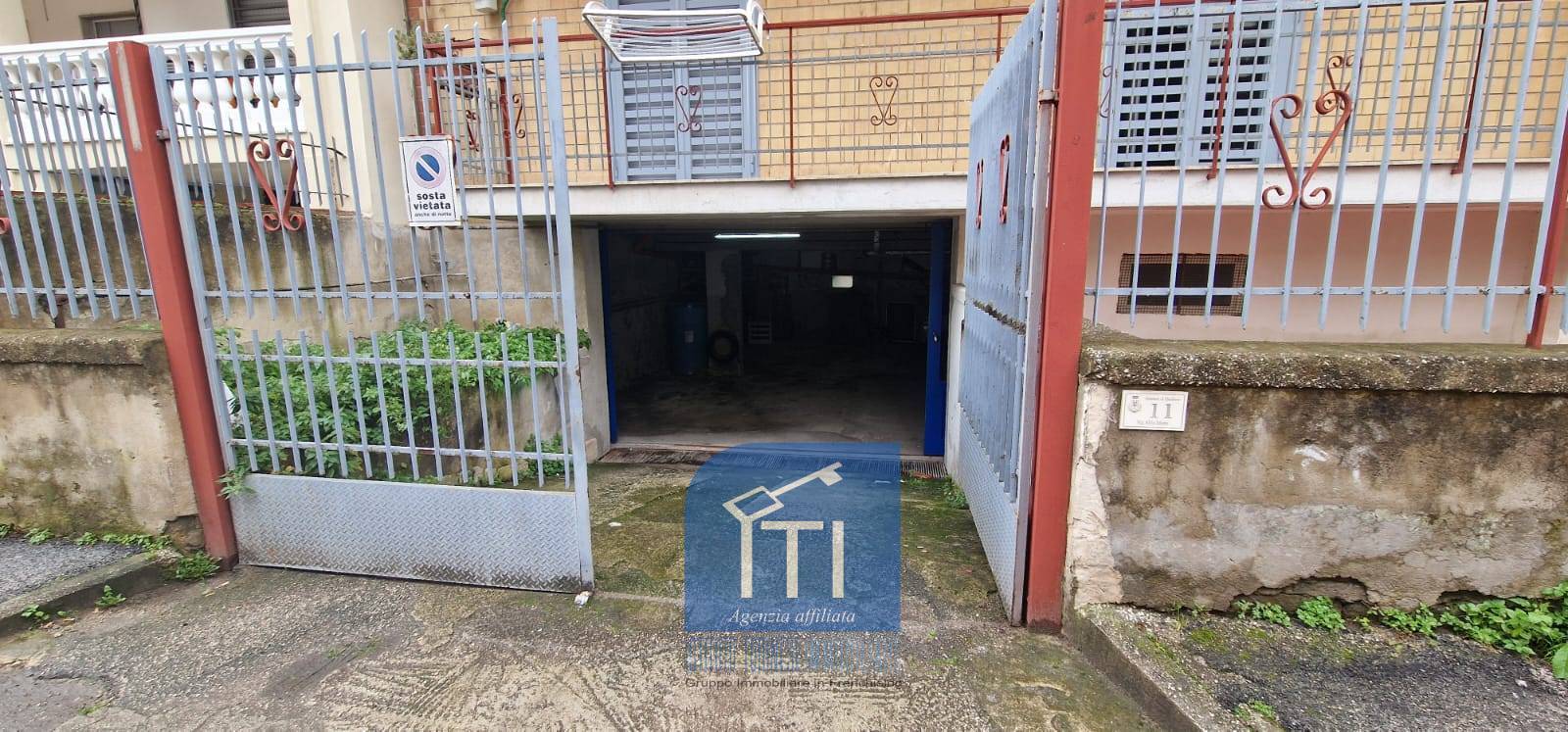 Box o garage in vendita a Qualiano