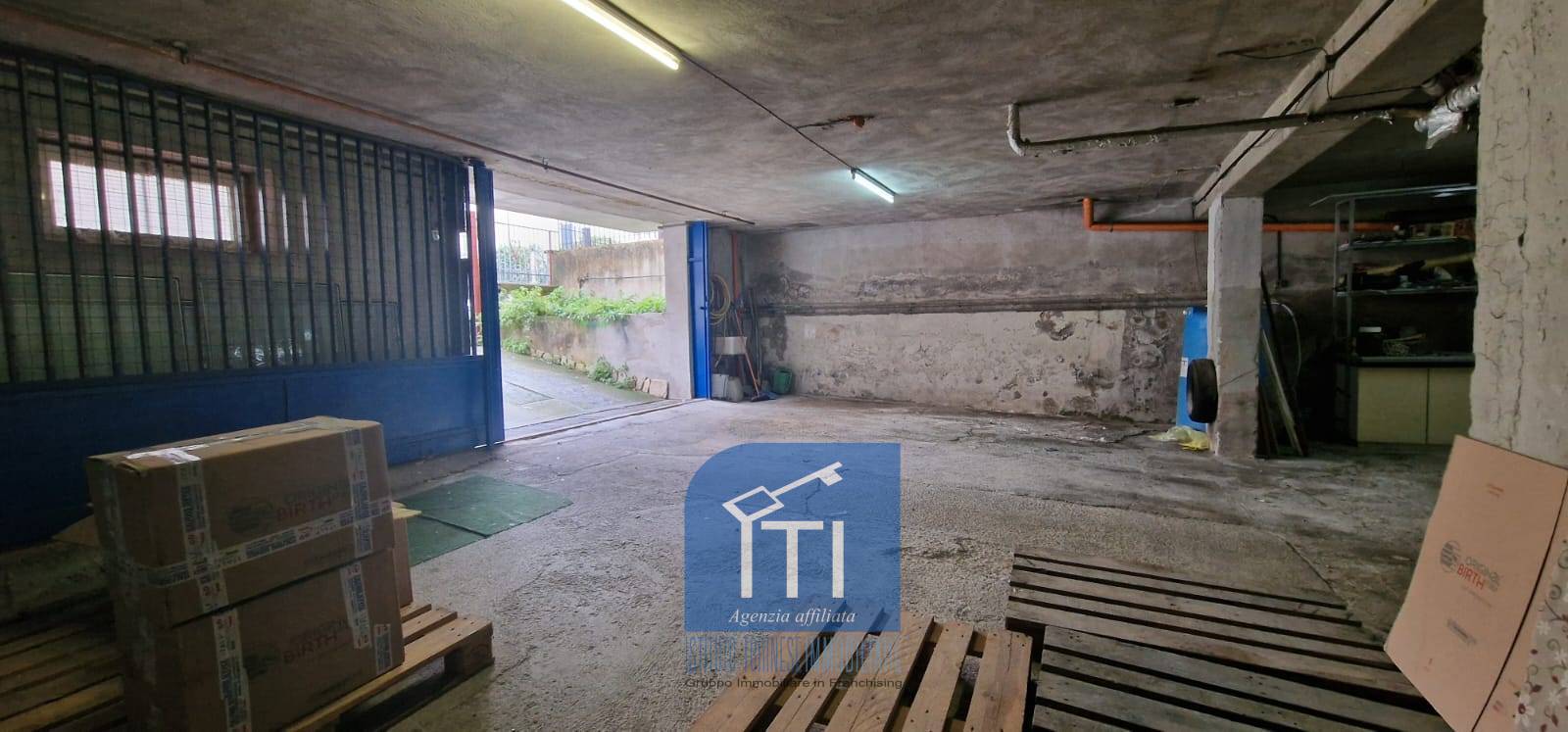 Box o garage in vendita a Qualiano