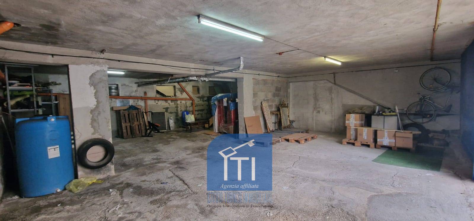 Box o garage in vendita a Qualiano