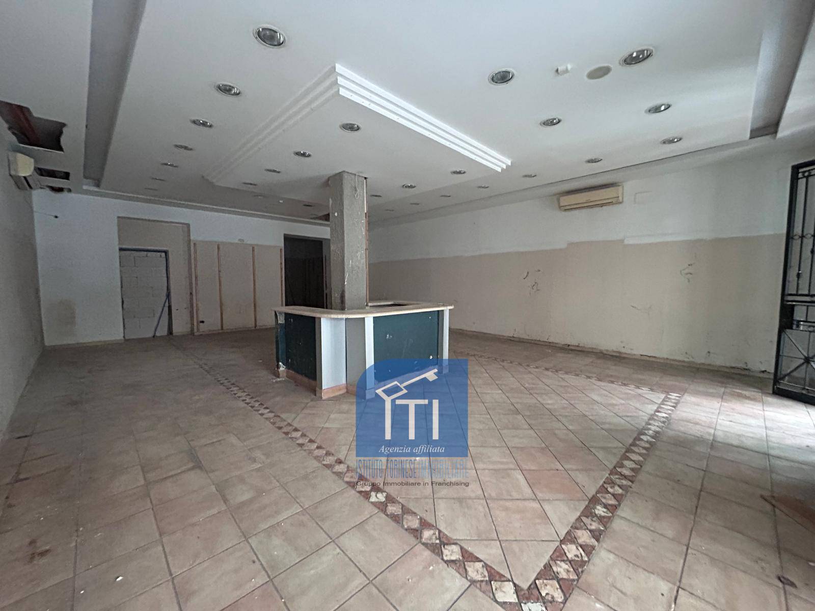 NEGOZIO in affitto a Qualiano