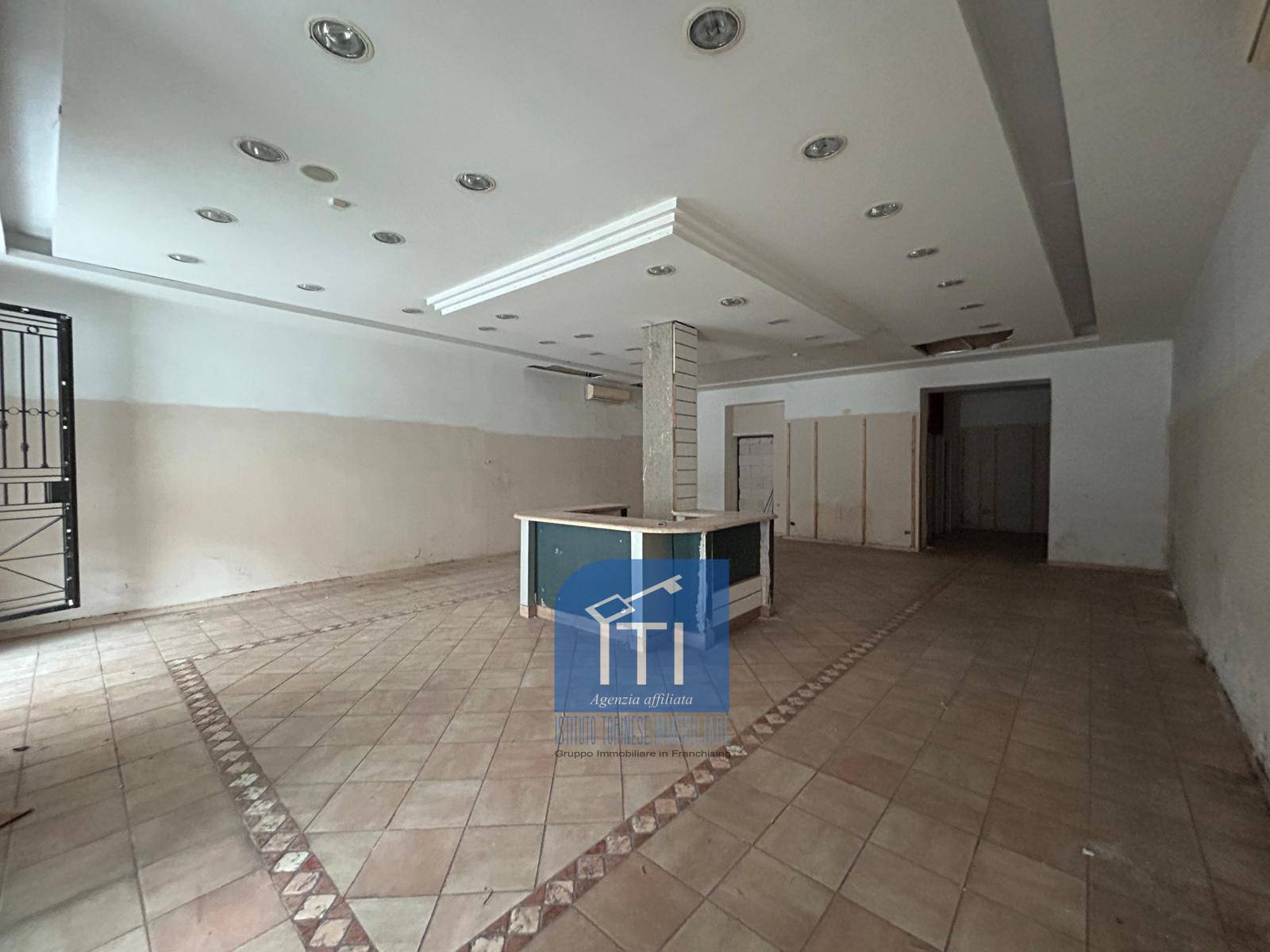 NEGOZIO in affitto a Qualiano