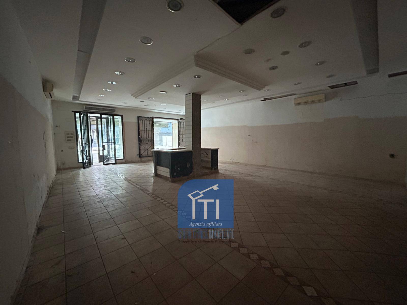 NEGOZIO in affitto a Qualiano