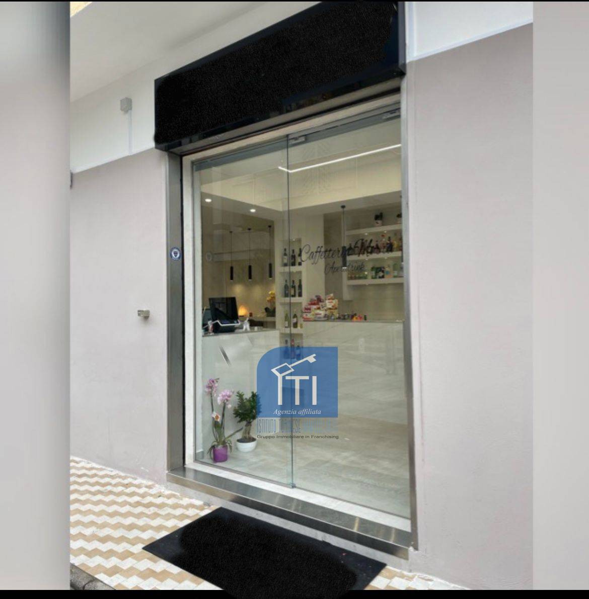 NEGOZIO in vendita a Qualiano
