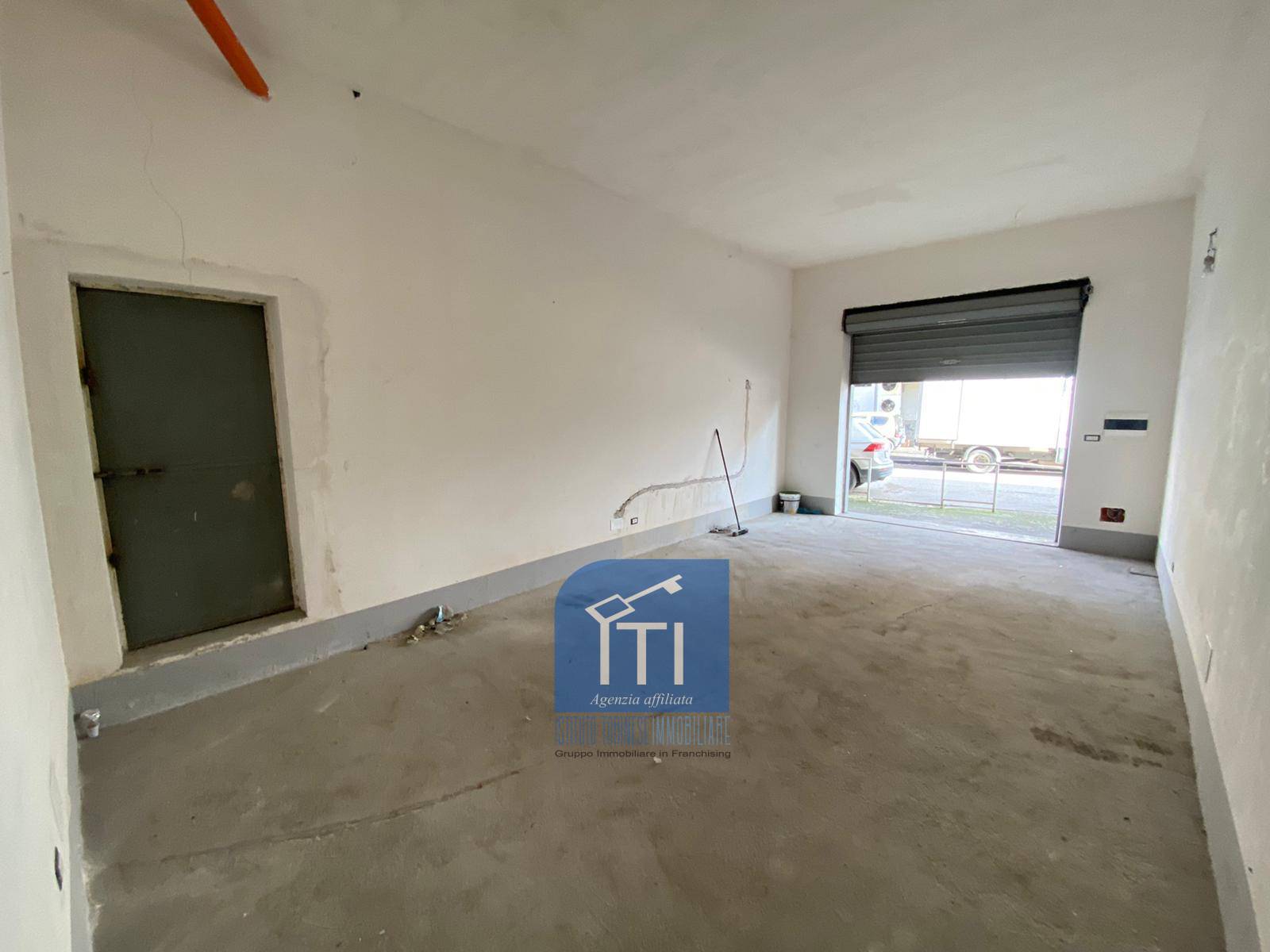 NEGOZIO in affitto a Qualiano