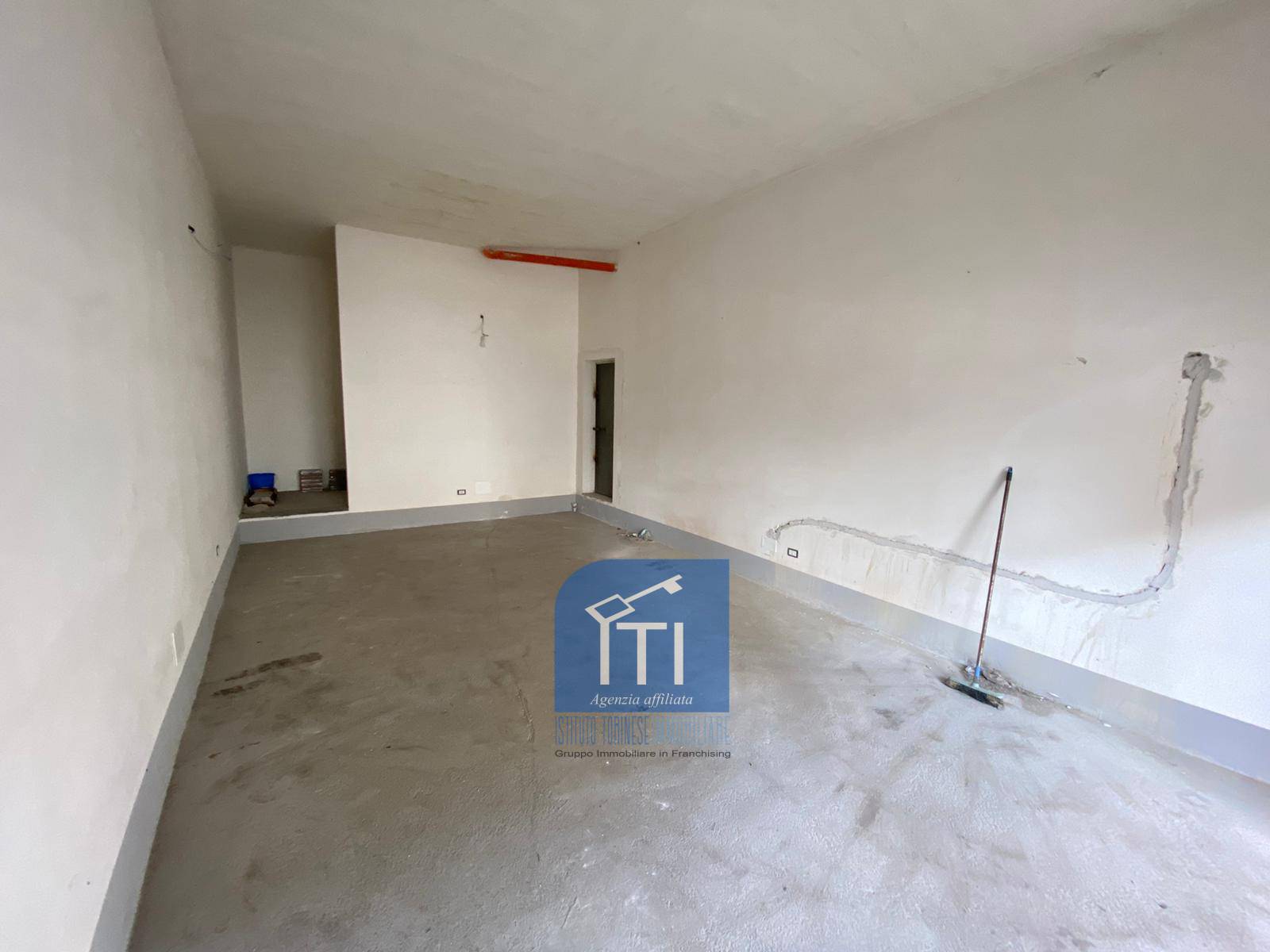 NEGOZIO in affitto a Qualiano