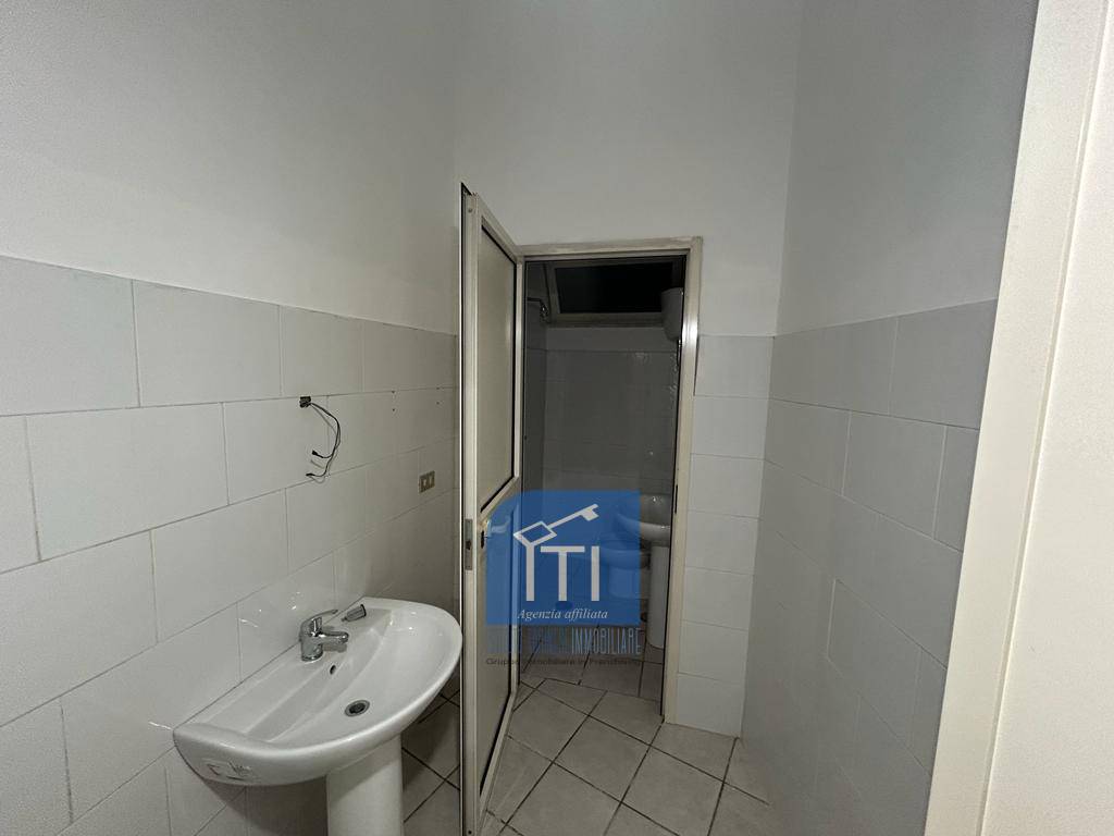 NEGOZIO in affitto a Qualiano