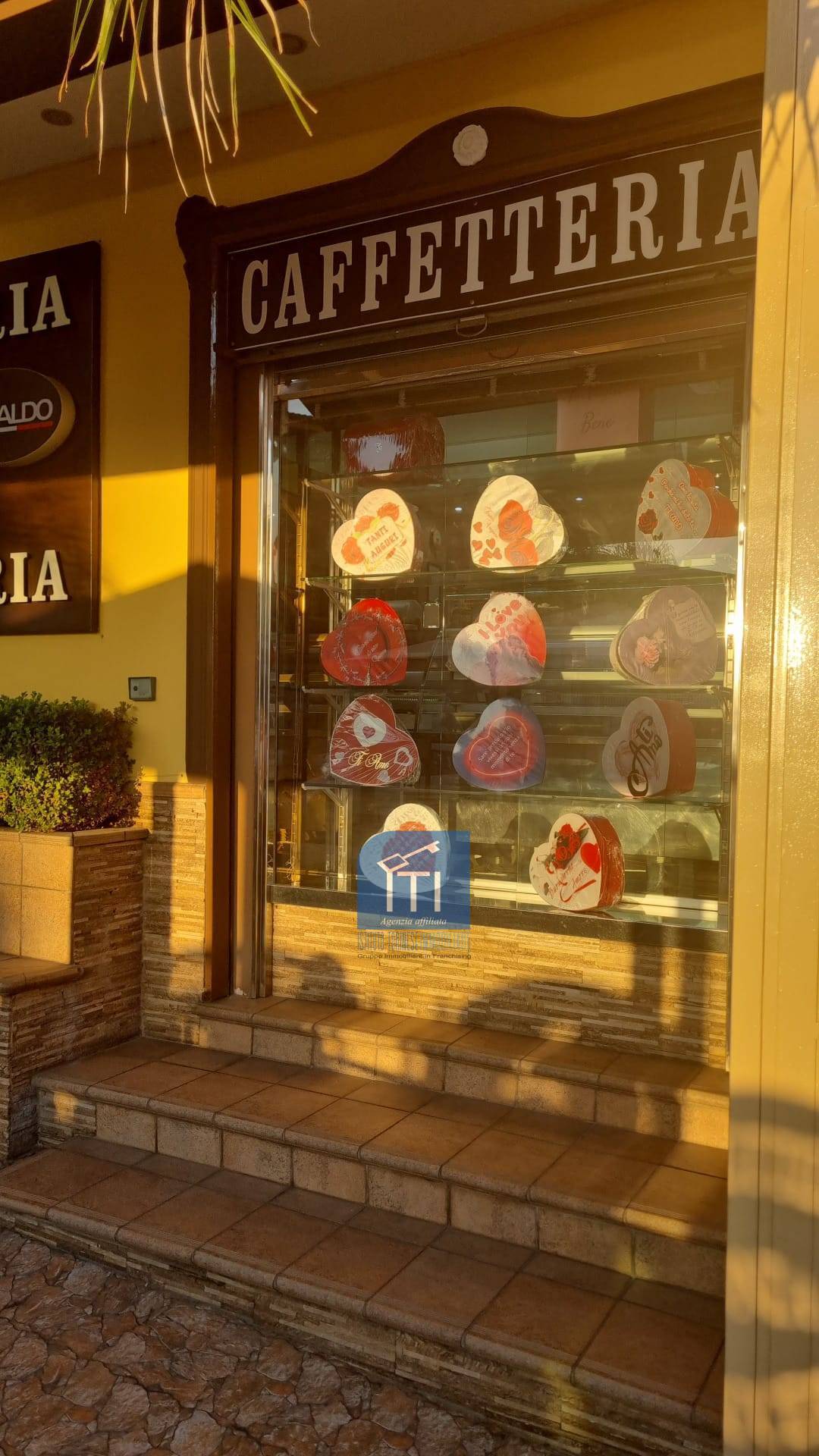 LICENZA/ATTIVITA COMM.LE in vendita a Giugliano in Campania