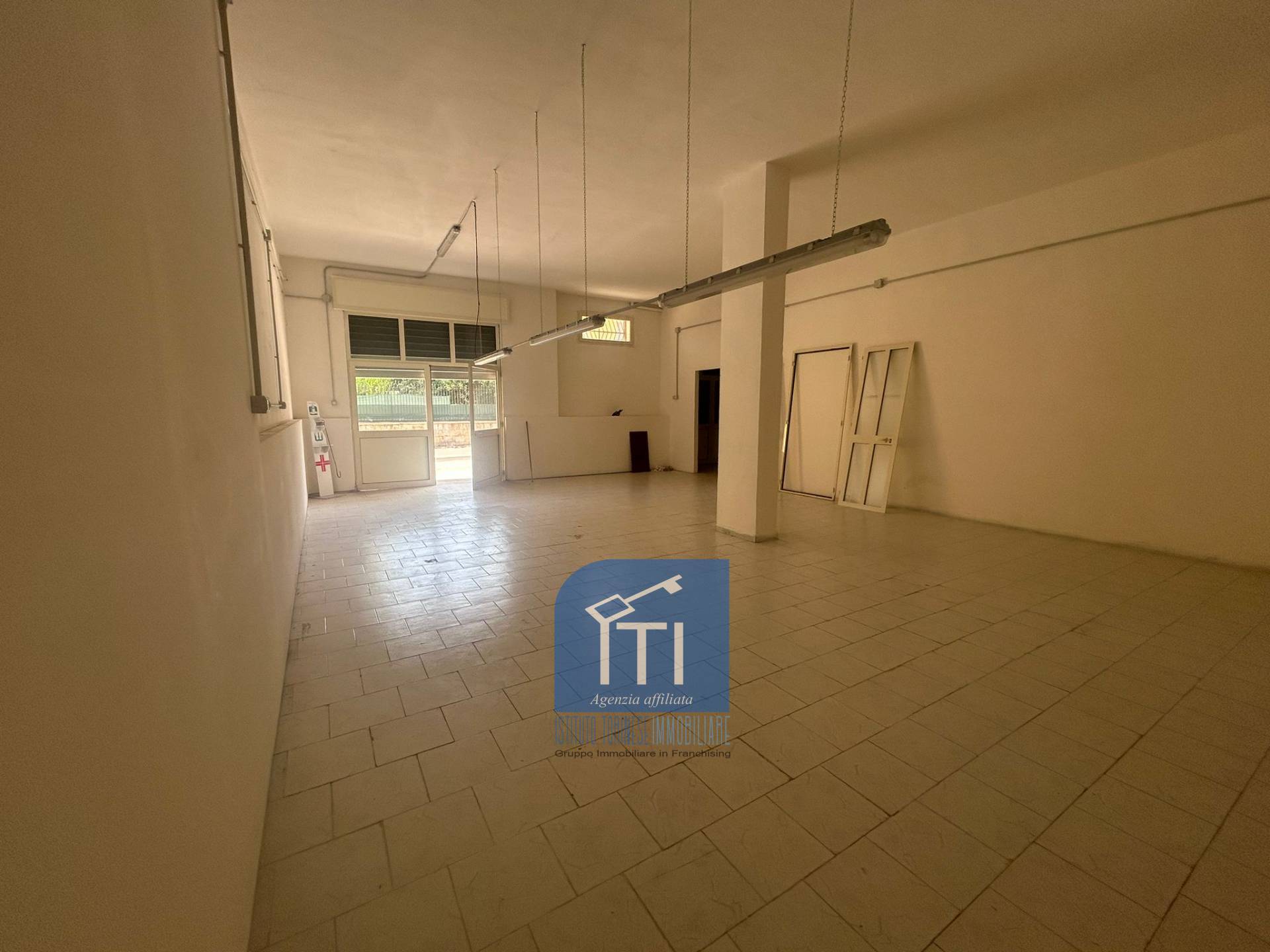 CAPANNONE INDUSTRIALE in affitto a Qualiano