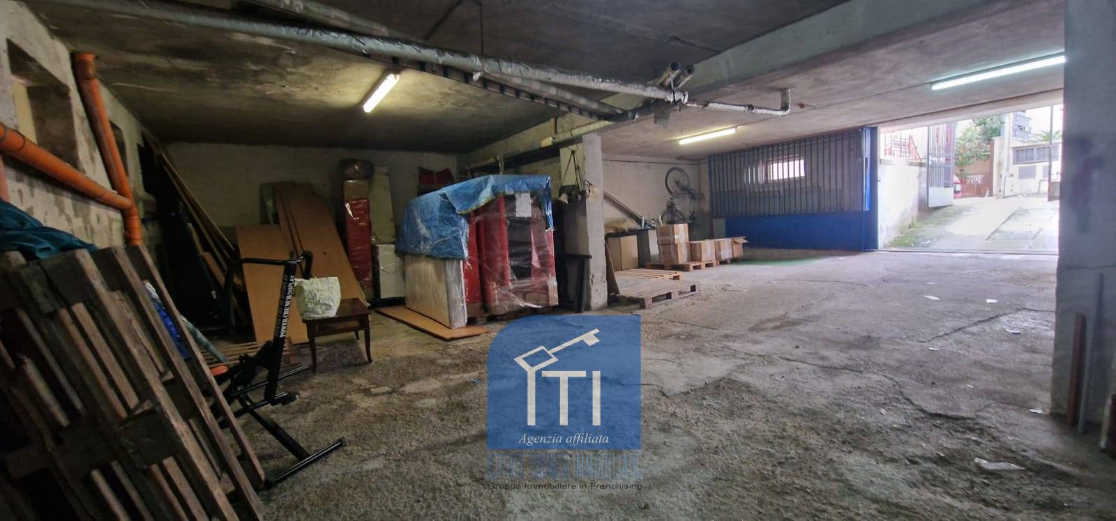 Box o garage in vendita a Qualiano