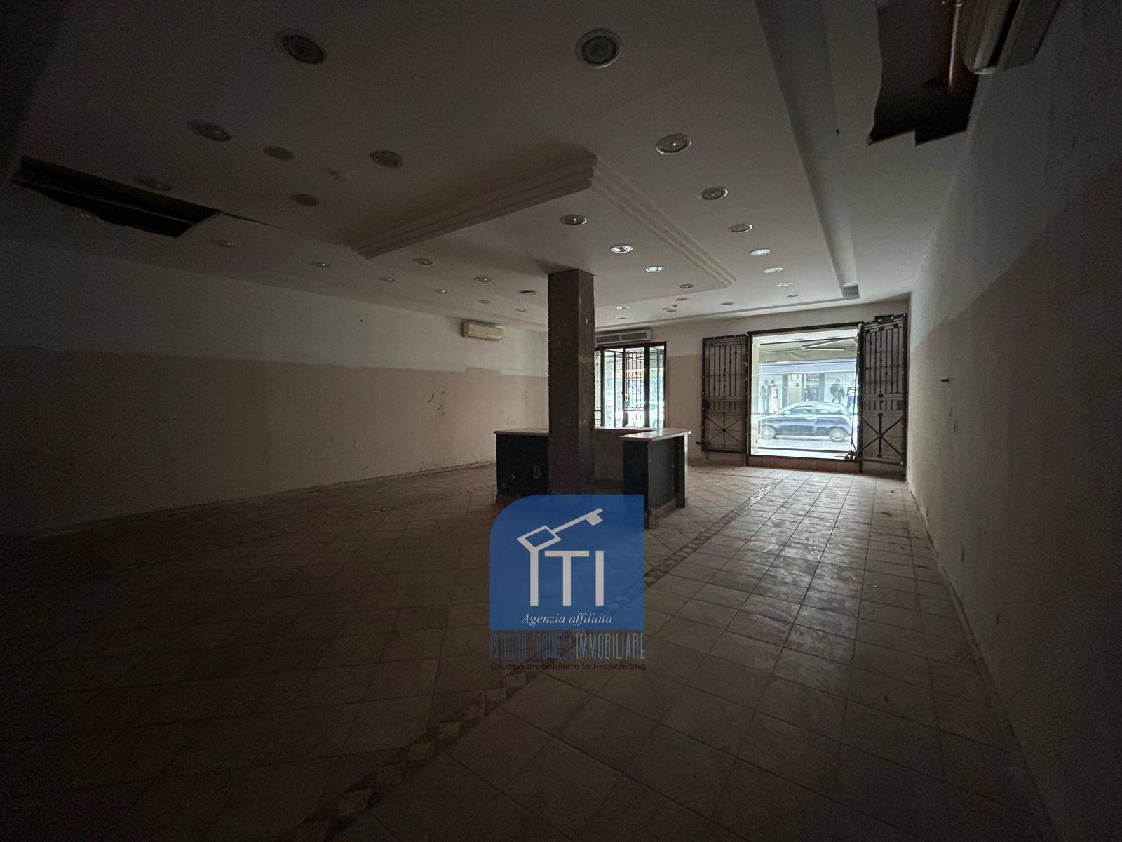 NEGOZIO in affitto a Qualiano