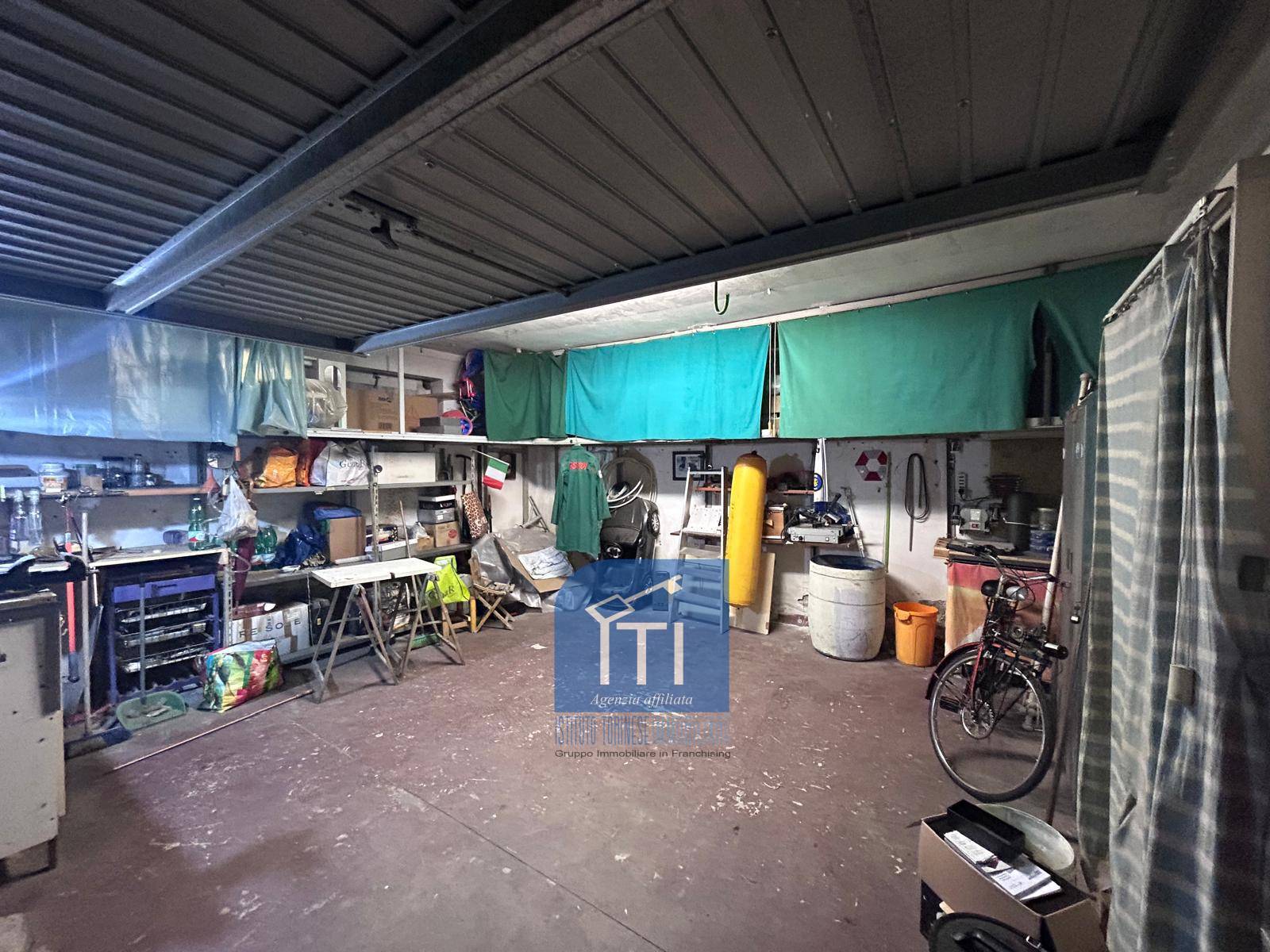 Box o garage in vendita a Qualiano